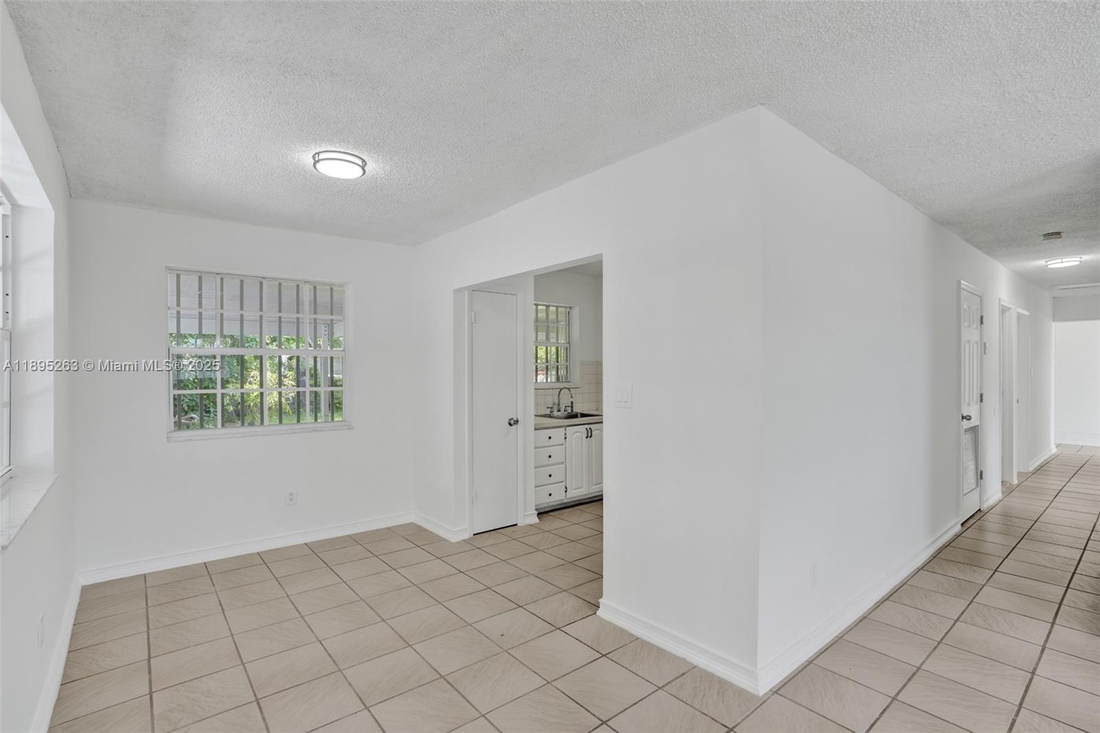 Miami, Florida, 33189, United States, 4 Bedrooms Bedrooms, ,2 BathroomsBathrooms,Residential,For Sale,1965129