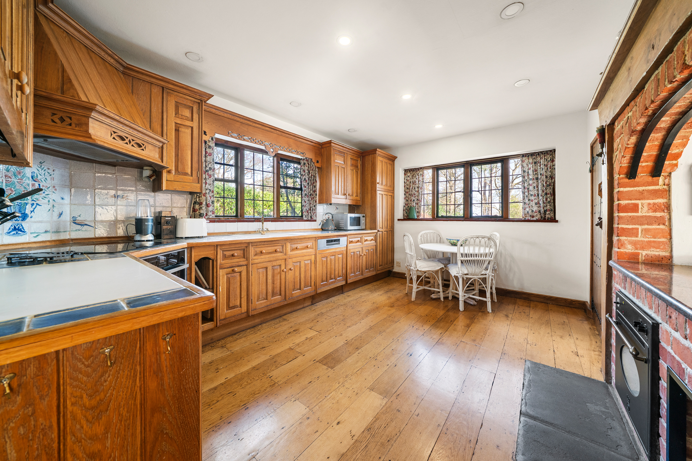  A Handsome House on One of Esher’s Most Coveted Private Roads - 物件實景