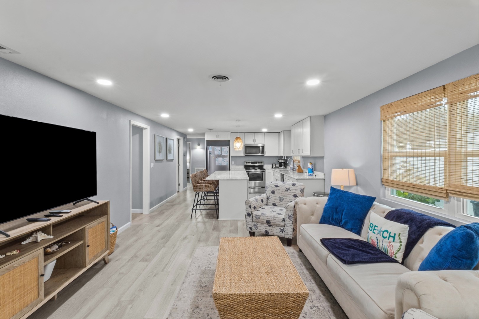 Longboat Key, Florida, 34228, United States, 4 Bedrooms Bedrooms, ,2 BathroomsBathrooms,Residential,For Sale,2017303
