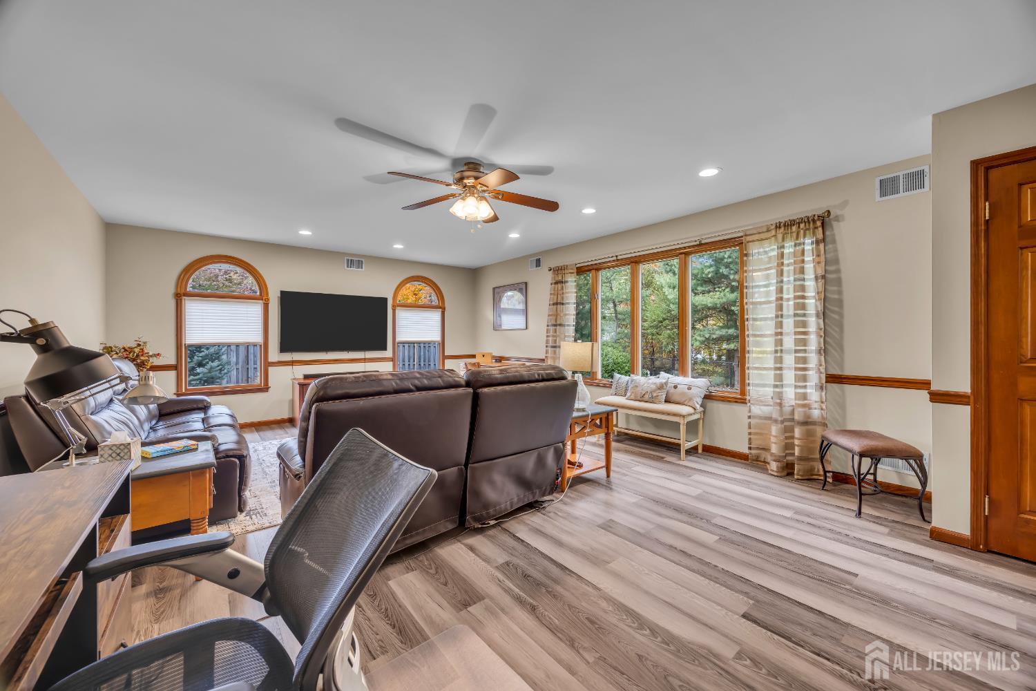 Edison, New Jersey, 08820, United States, 3 Bedrooms Bedrooms, ,2 BathroomsBathrooms,Residential,For Sale,1989177