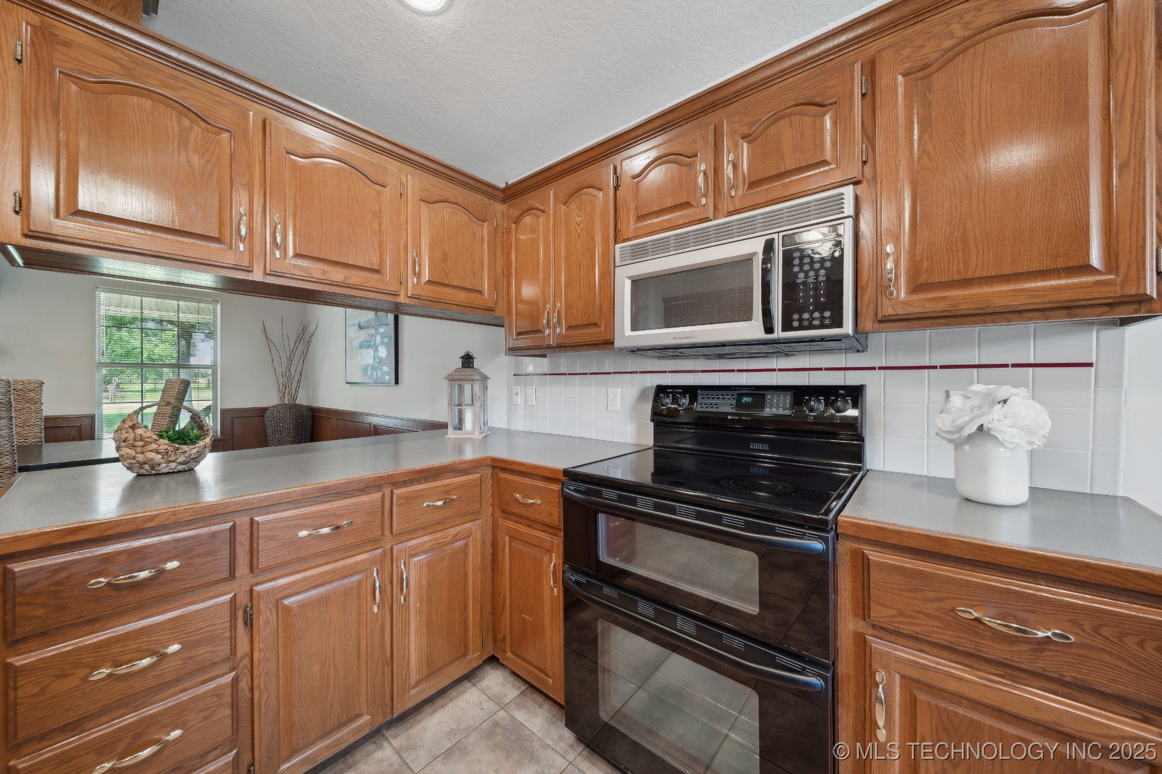 Collinsville, Oklahoma, 74021, United States, 4 Bedrooms Bedrooms, ,3 BathroomsBathrooms,Residential,For Sale,1993596