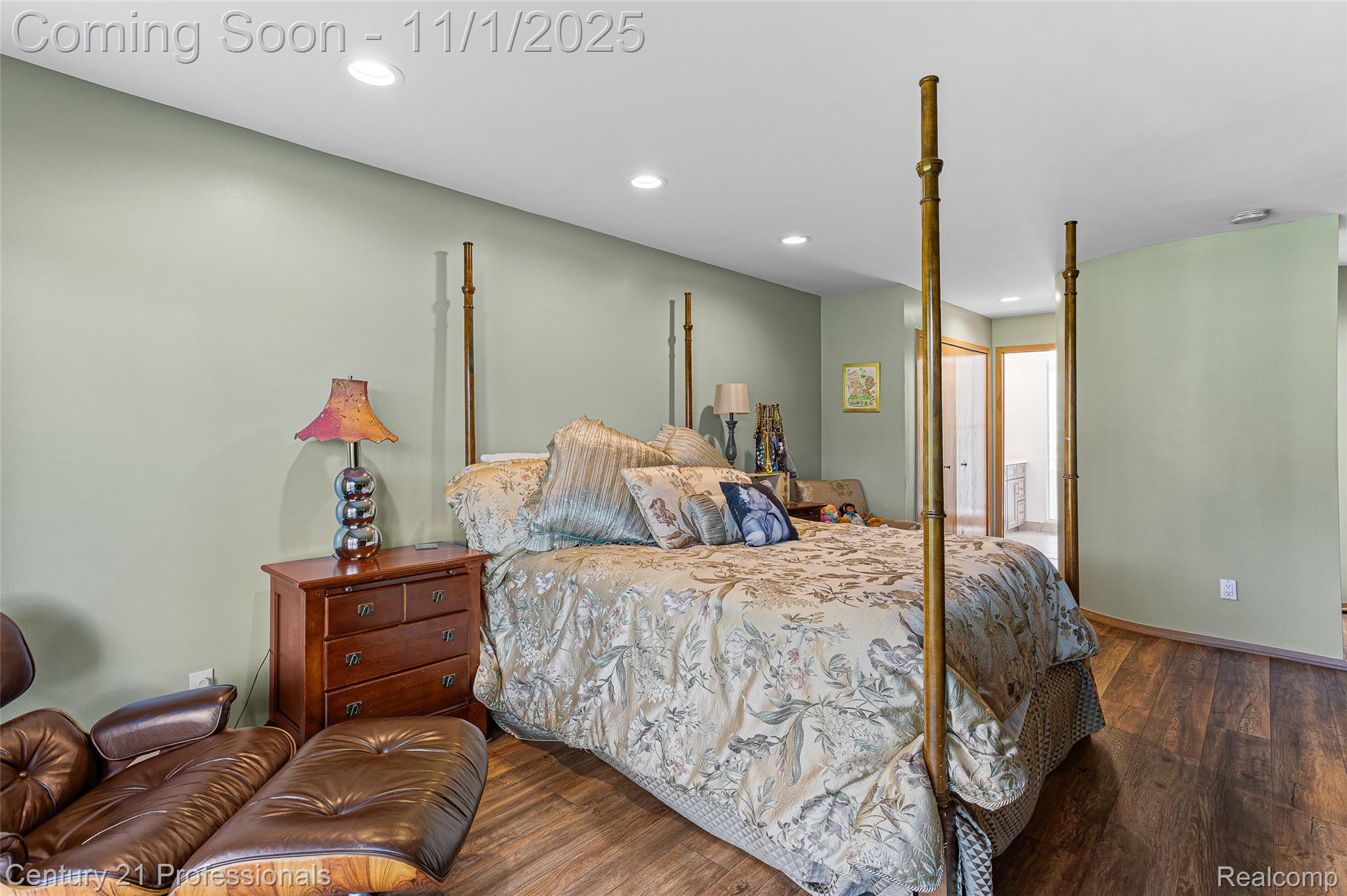 FarmingtonHills, Michigan, 48331, United States, 3 Bedrooms Bedrooms, ,3 BathroomsBathrooms,Residential,For Sale,1983371