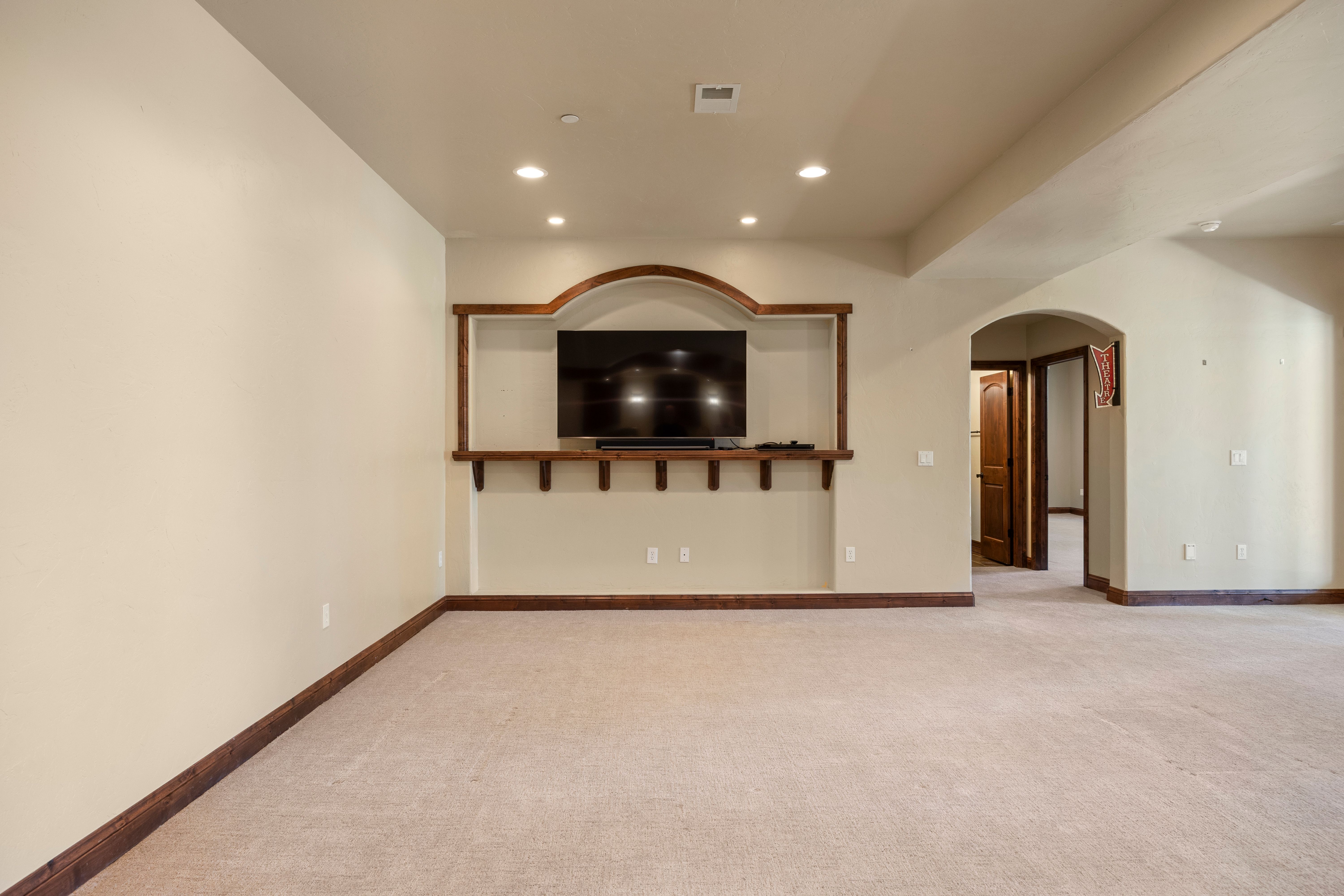  Spectacular custom ranch with a walk-out finished basement - 物件實景