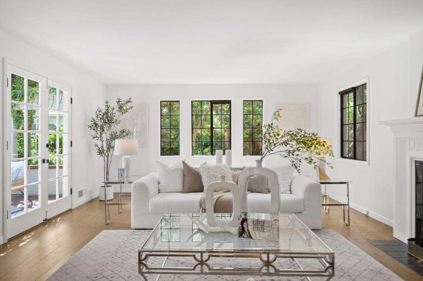 Palo Alto, California, 94301, United States, 4 Bedrooms Bedrooms, ,4 BathroomsBathrooms,Residential,For Sale,1837921