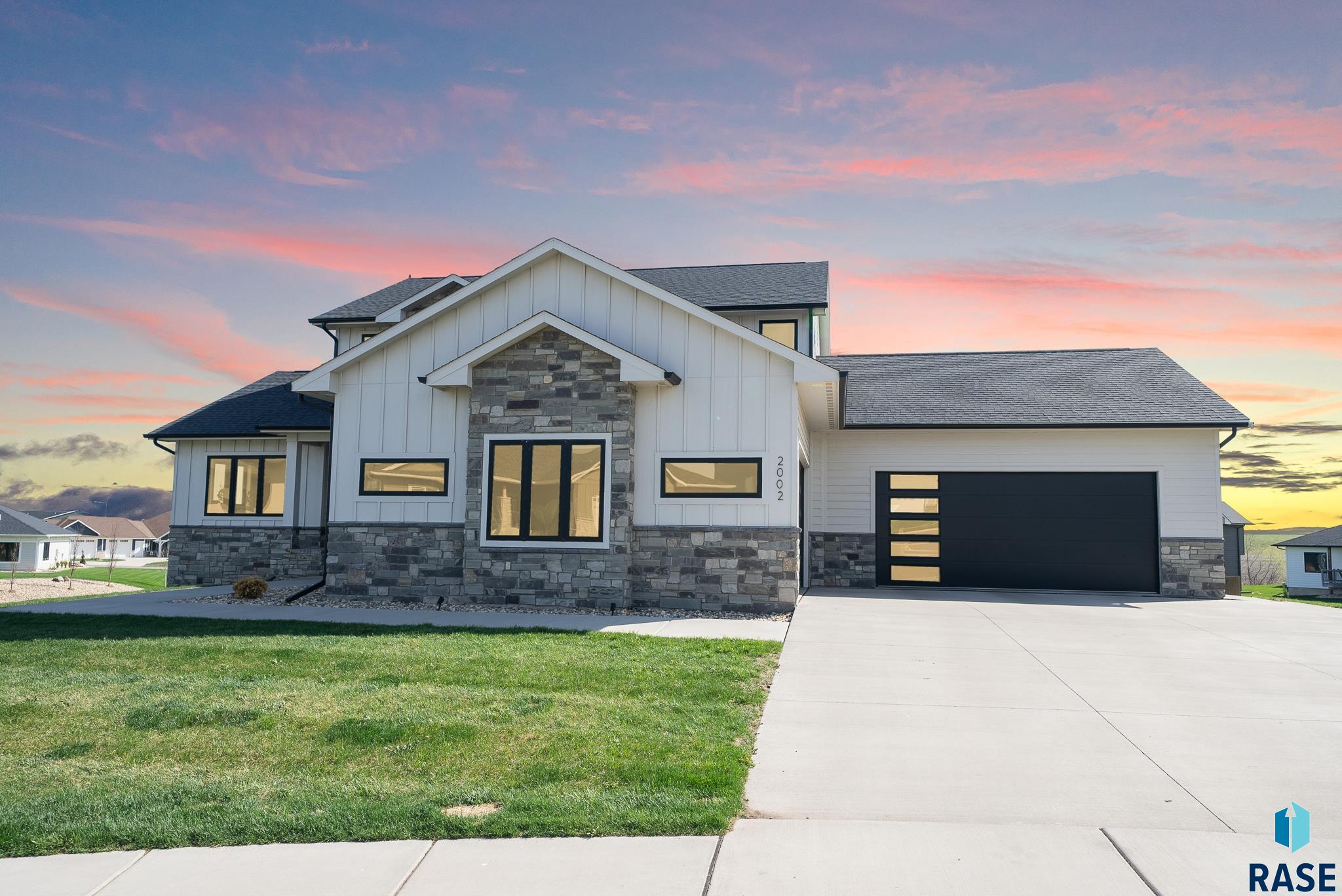 Sioux Falls, South Dakota, 57110, United States, 6 Bedrooms Bedrooms, ,4 BathroomsBathrooms,Residential,For Sale,1892157