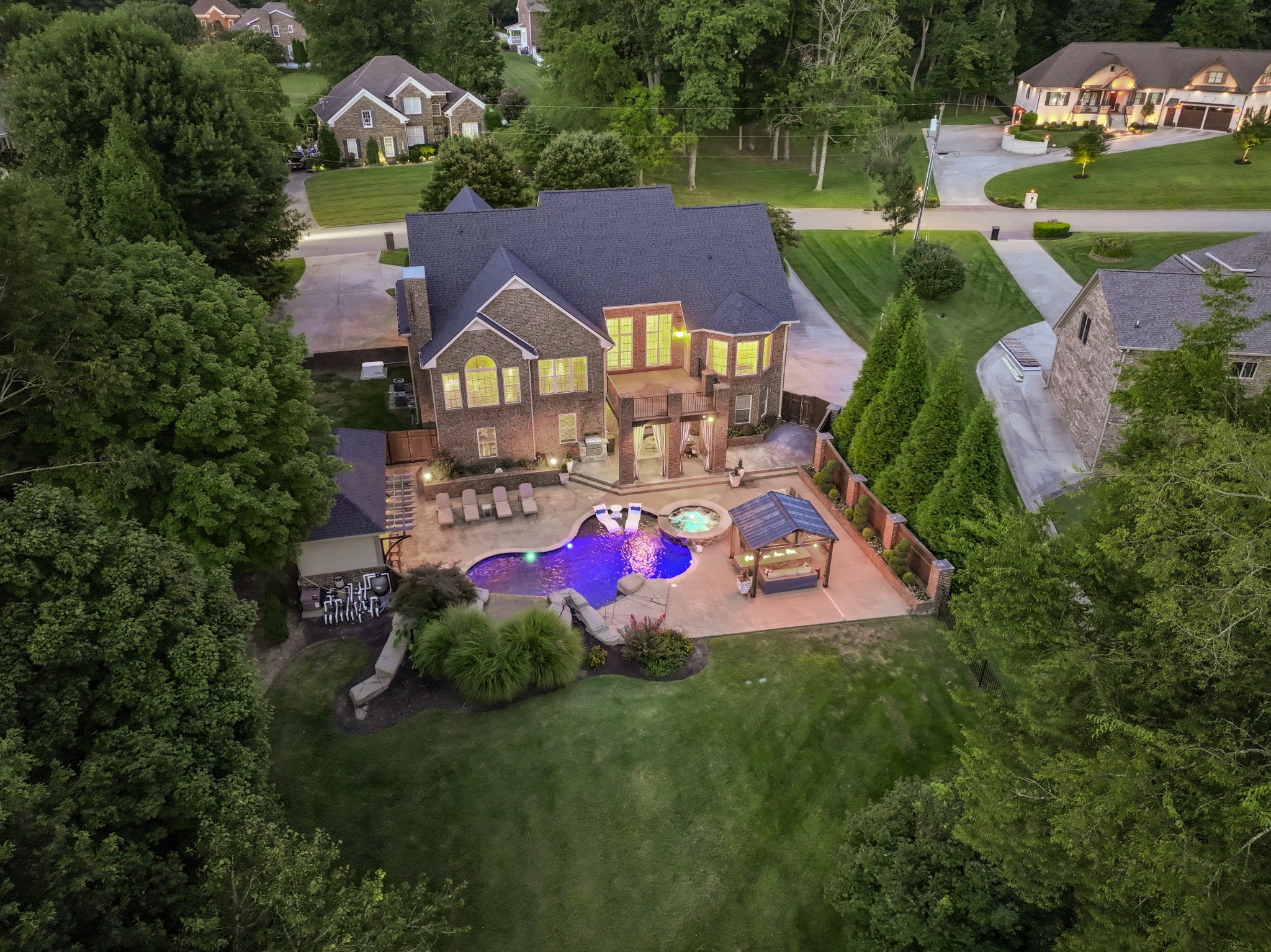 Clarksville, Tennessee, 37043, United States, 4 Bedrooms Bedrooms, ,5 BathroomsBathrooms,Residential,For Sale,1997798