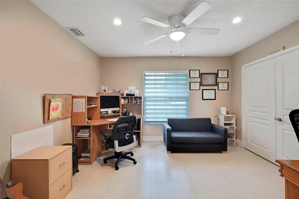 Davie, Florida, 33324, United States, 4 Bedrooms Bedrooms, ,3 BathroomsBathrooms,Residential,For Sale,1975060