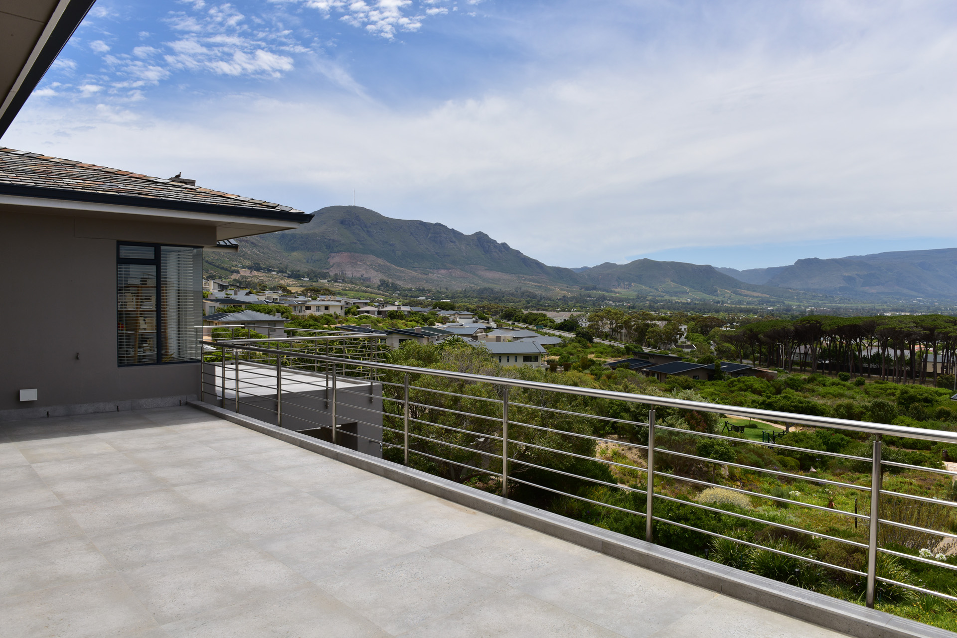  A Home That Lives With the Mountain, Not Just Beside It - 物件實景