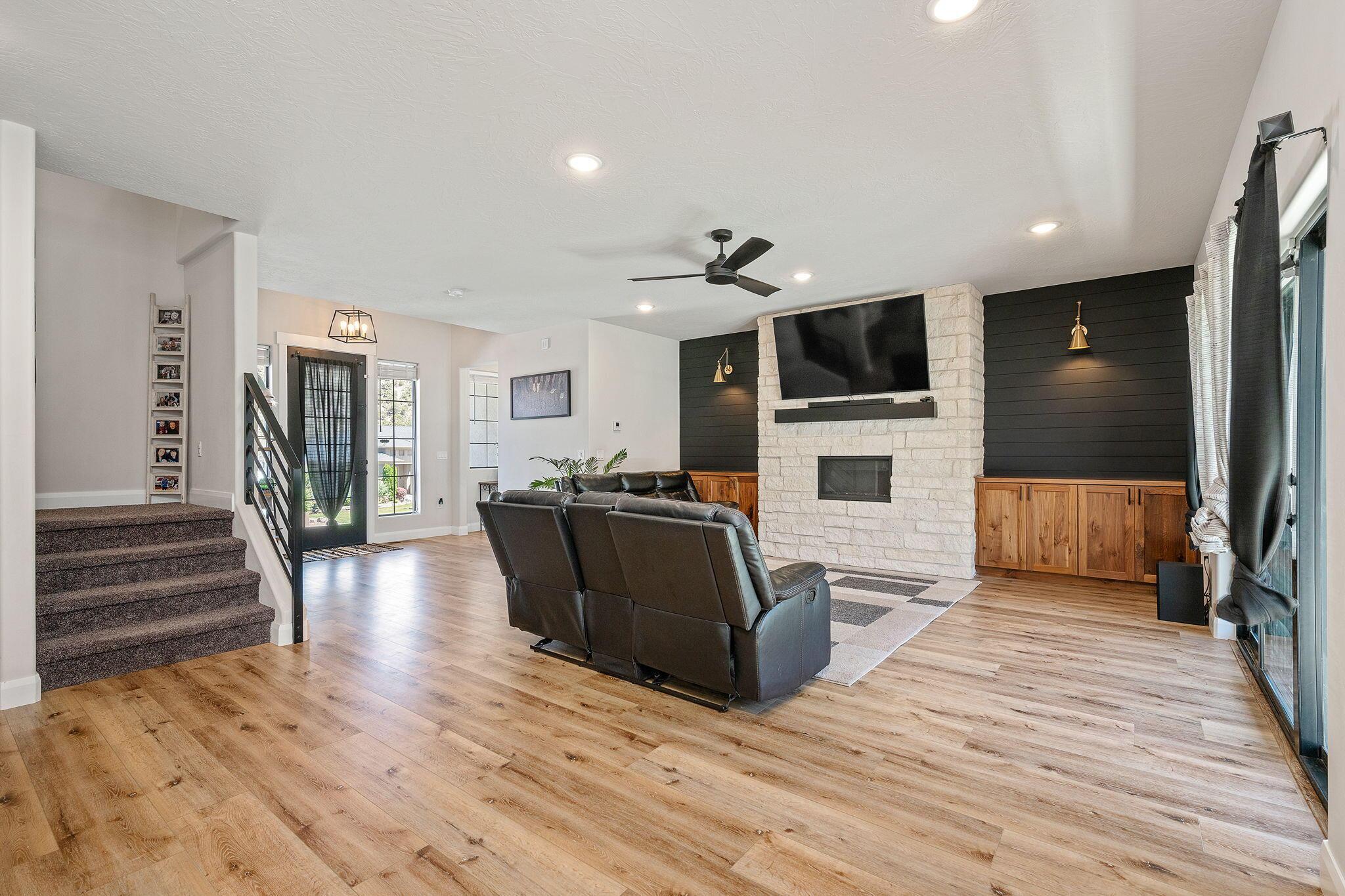 Cedar City, Utah, 84720, United States, 5 Bedrooms Bedrooms, ,4 BathroomsBathrooms,Residential,For Sale,1976034