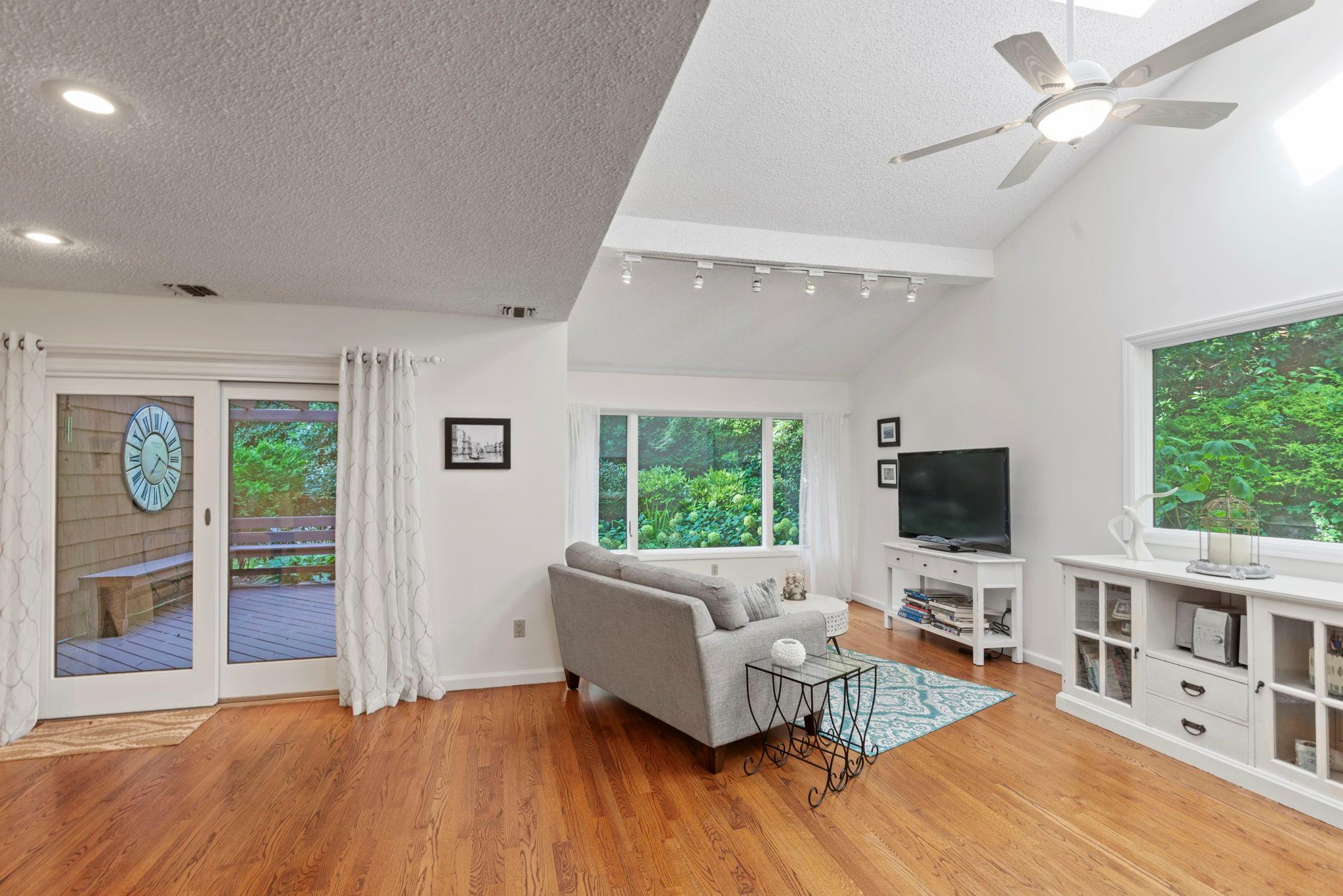 Northport, New York, 11768, United States, 2 Bedrooms Bedrooms, ,3 BathroomsBathrooms,Residential,For Sale,1900876