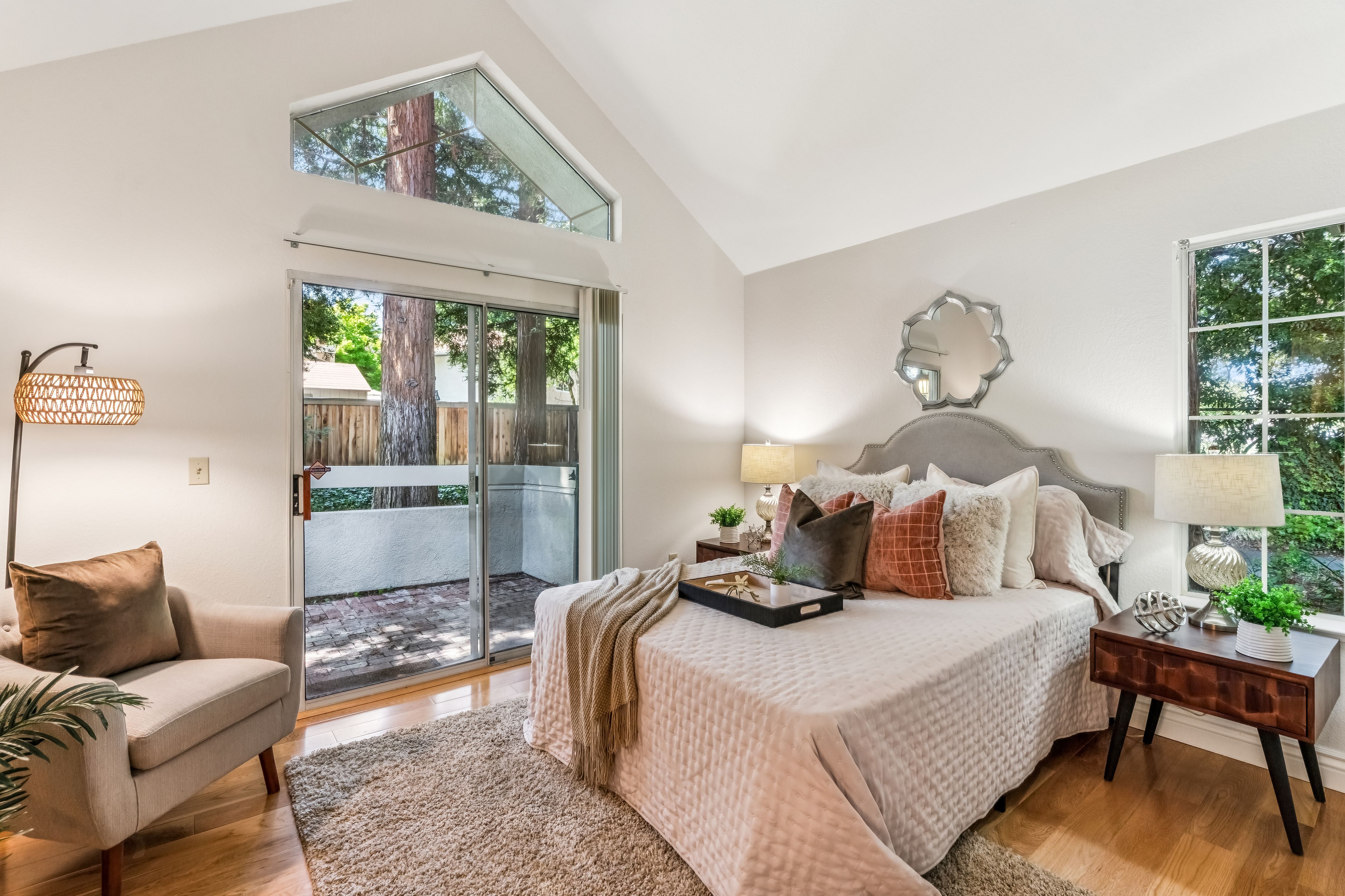  Private, Updated Townhome Surrounded by Majestic Trees - 物件實景