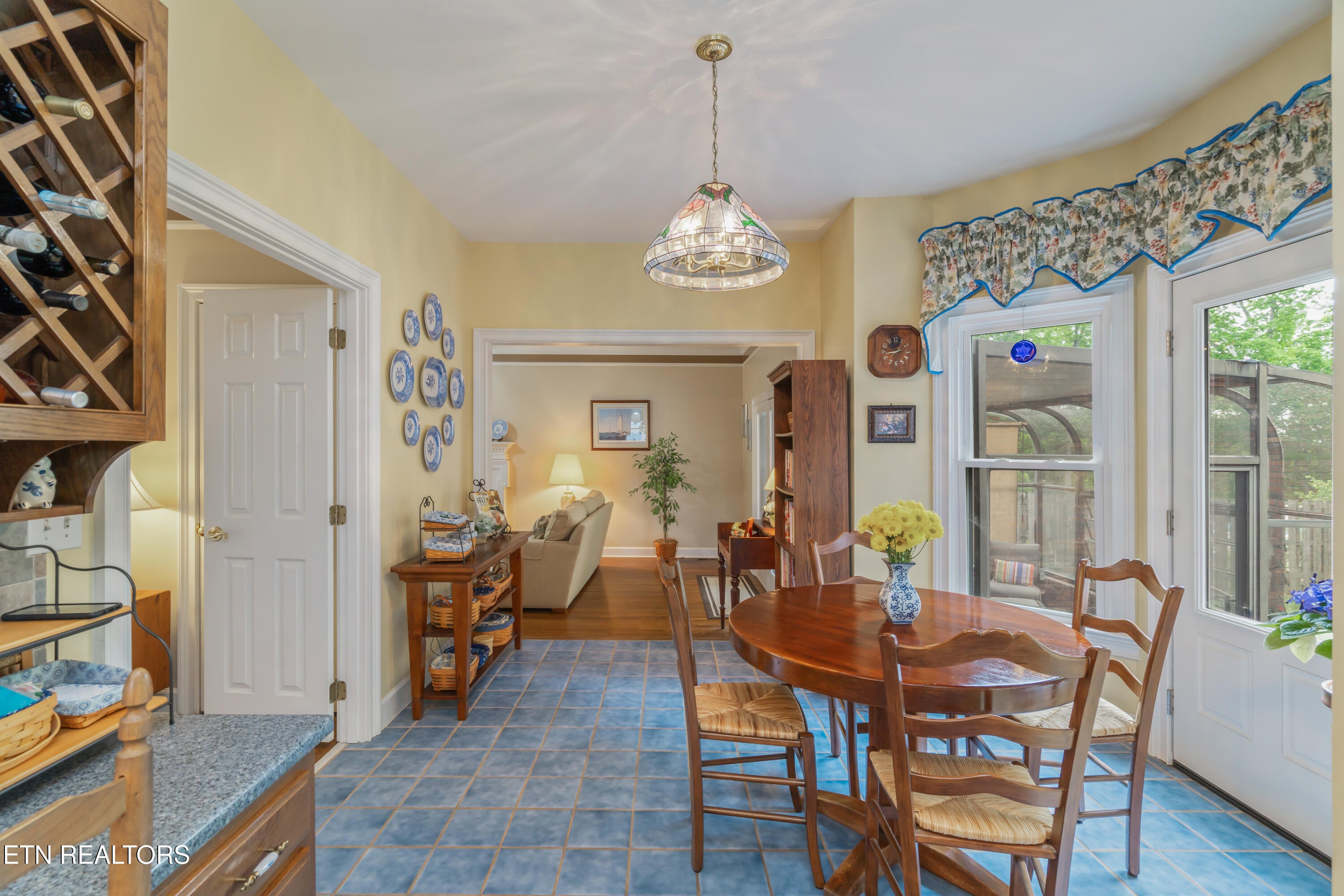 Kingston, Tennessee, 37763, United States, 3 Bedrooms Bedrooms, ,3 BathroomsBathrooms,Residential,For Sale,1762523