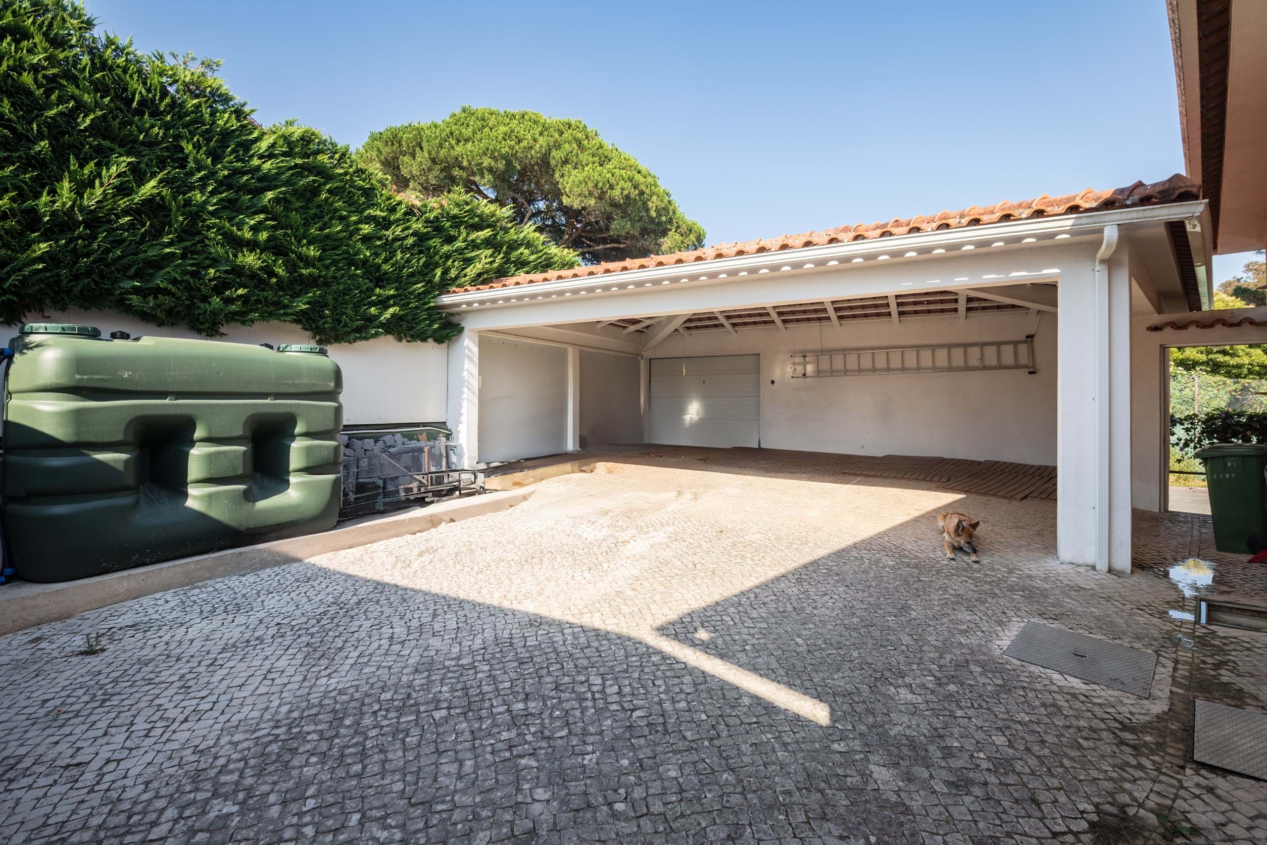 Cascais, Lisbon, 2765-574, PT, 8 Bedrooms Bedrooms, ,3 BathroomsBathrooms,Residential,For Sale,1908272