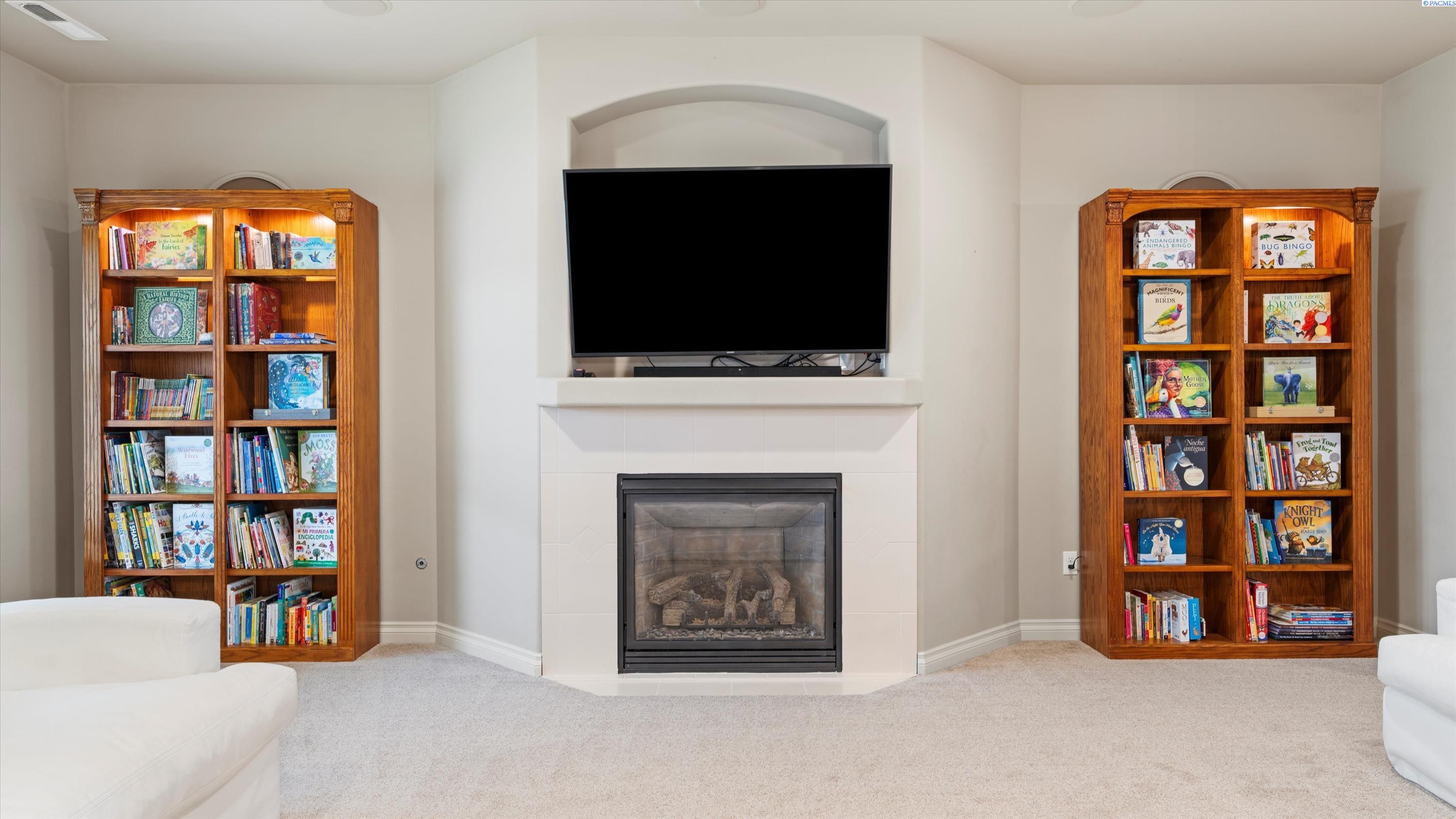 Kennewick, Washington, 99337, United States, 3 Bedrooms Bedrooms, ,2 BathroomsBathrooms,Residential,For Sale,1941817
