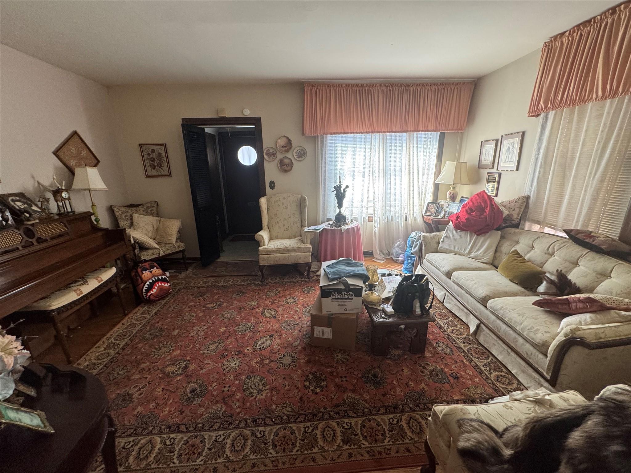 Maspeth, New York, 11378, United States, ,3 BathroomsBathrooms,Residential,For Sale,1828456