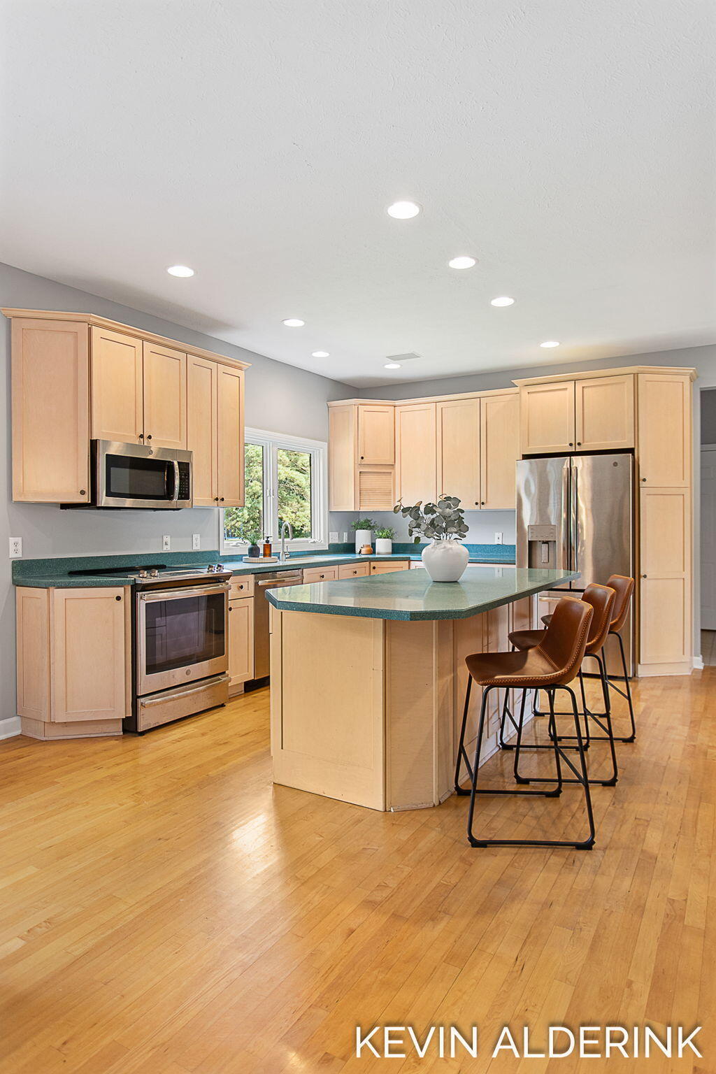 Holland, Michigan, 49423, United States, 5 Bedrooms Bedrooms, ,6 BathroomsBathrooms,Residential,For Sale,1908237