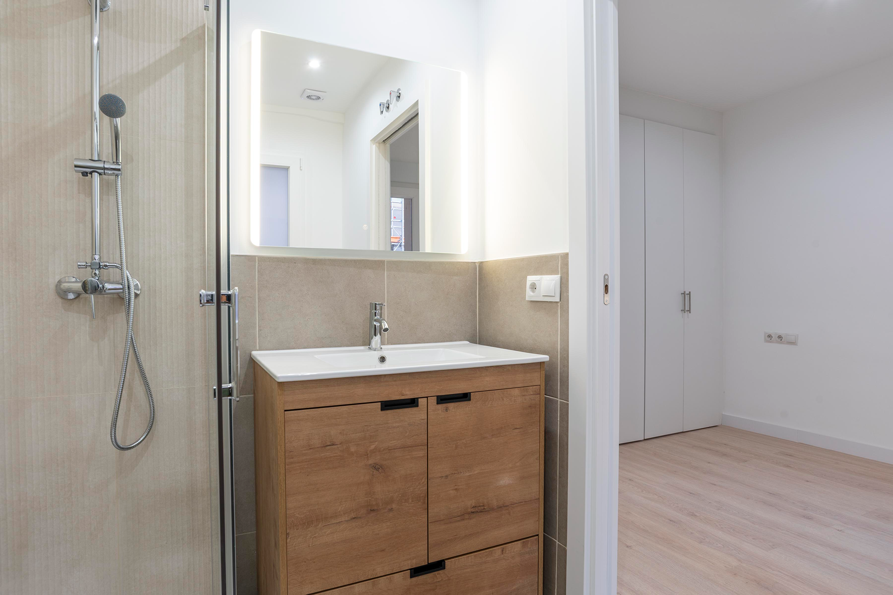  Fully renovated flat, ready to move in with terrace - 物件實景