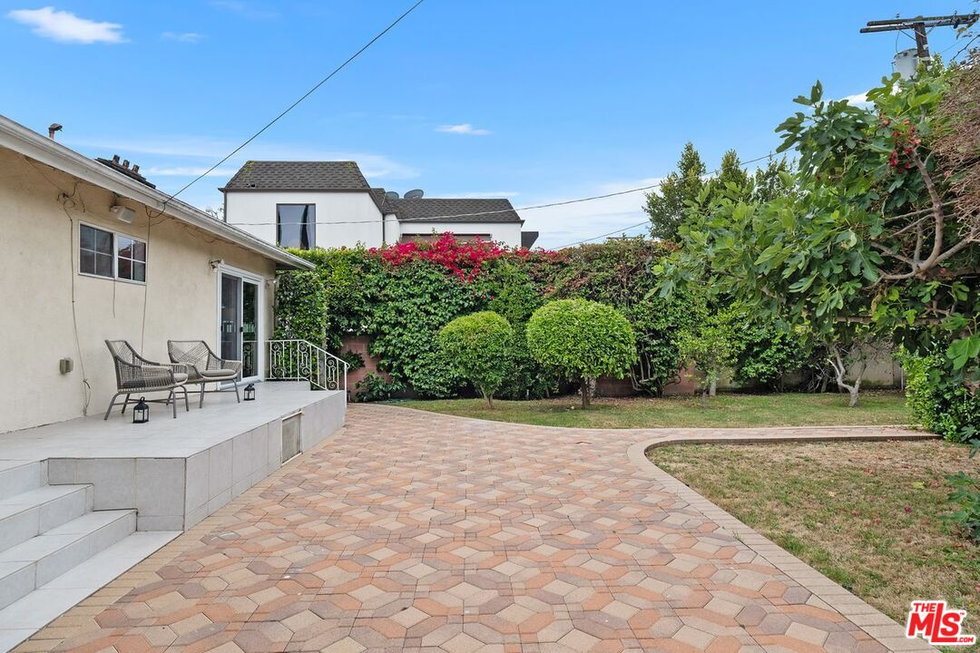 Los Angeles, California, 90048, United States, 4 Bedrooms Bedrooms, ,4 BathroomsBathrooms,Residential,For Sale,1912253