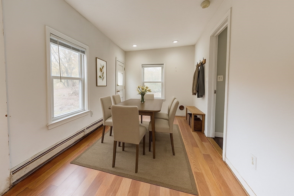 Needham, Massachusetts, 02492, United States, 3 Bedrooms Bedrooms, ,2 BathroomsBathrooms,Residential,For Sale,1988292