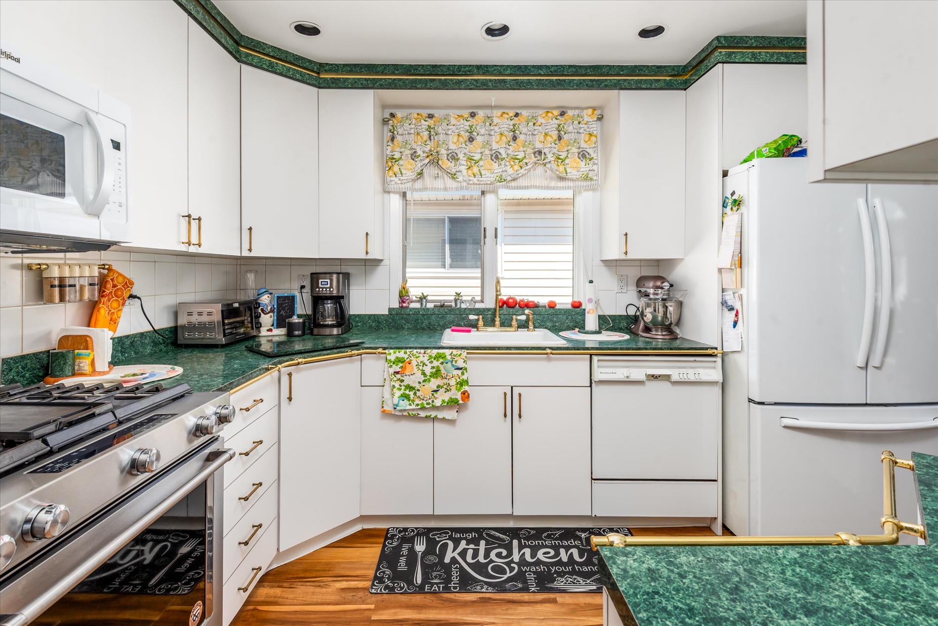 Howard Beach, New York, 11414, United States, 4 Bedrooms Bedrooms, ,2 BathroomsBathrooms,Residential,For Sale,1916184