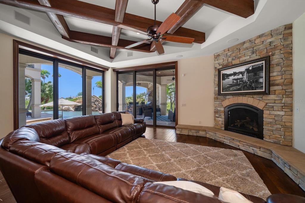Largo, Florida, 33774, United States, 5 Bedrooms Bedrooms, ,7 BathroomsBathrooms,Residential,For Sale,1876225