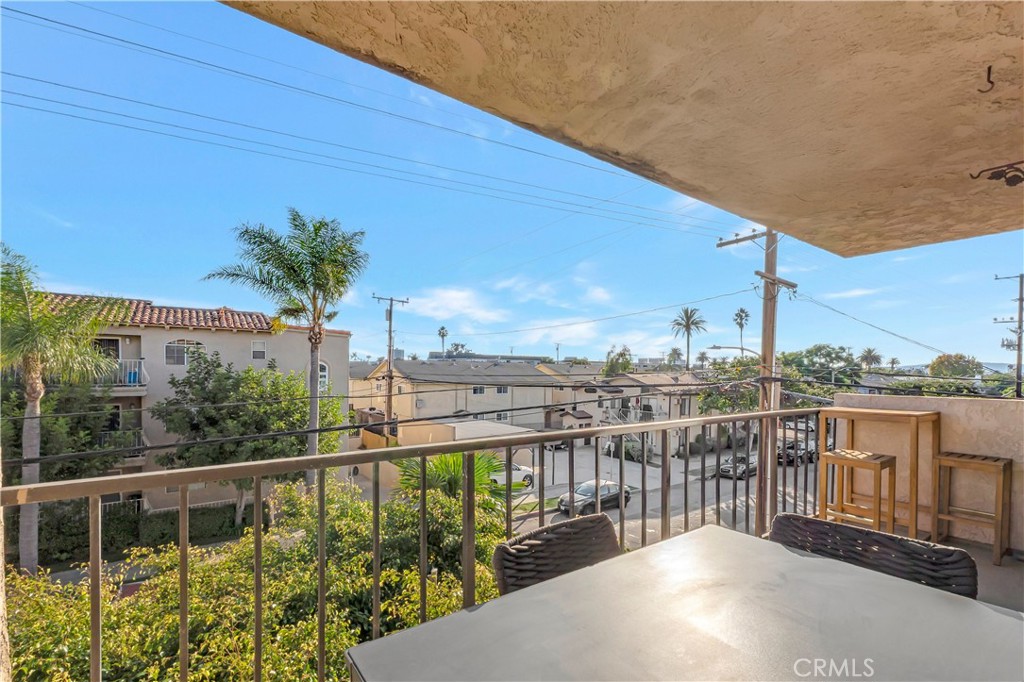 Long Beach, California, 90814, United States, 2 Bedrooms Bedrooms, ,1 BathroomBathrooms,Residential,For Sale,1989158