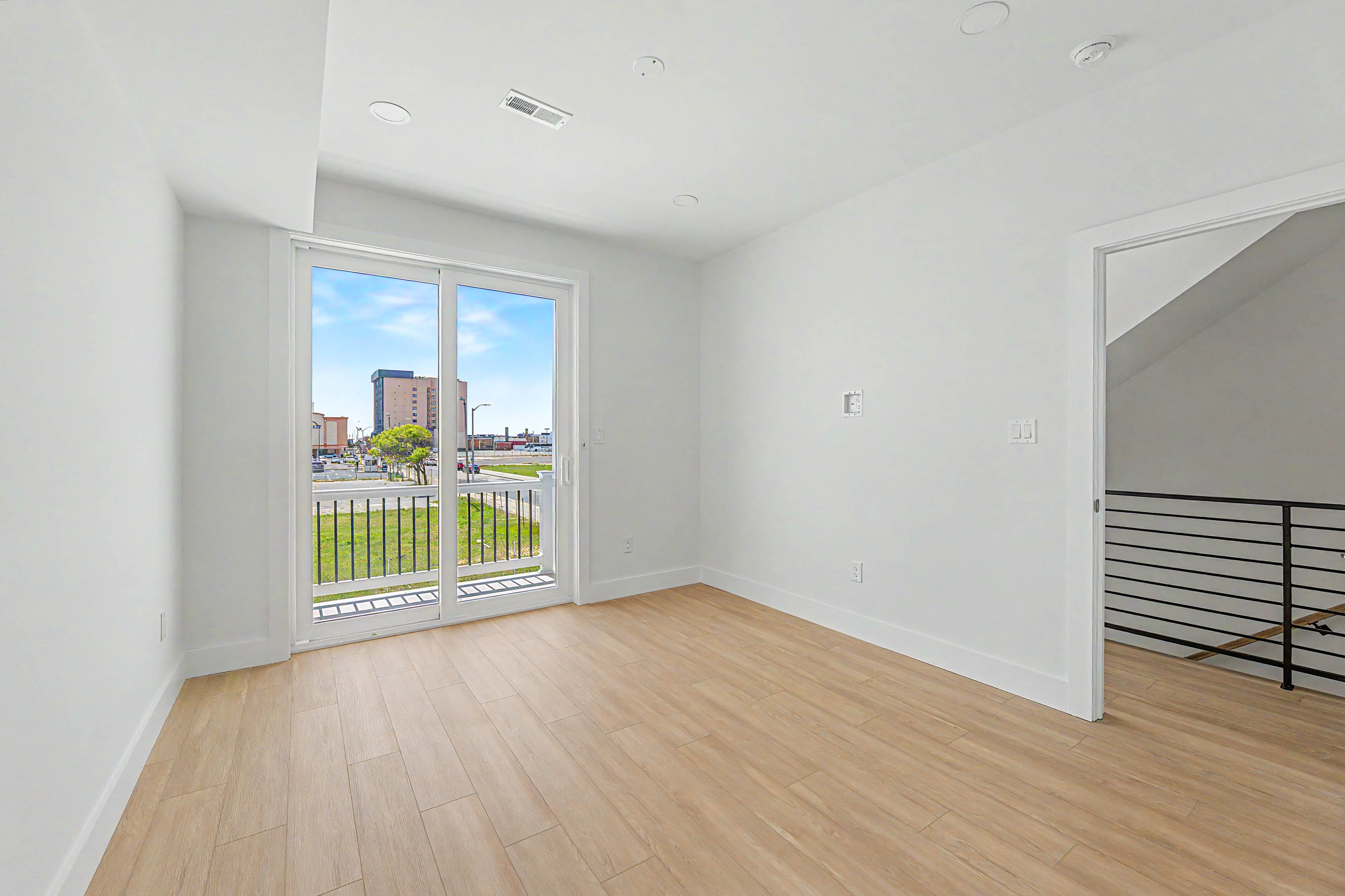  105 B Westminster Avenue - 物件實景