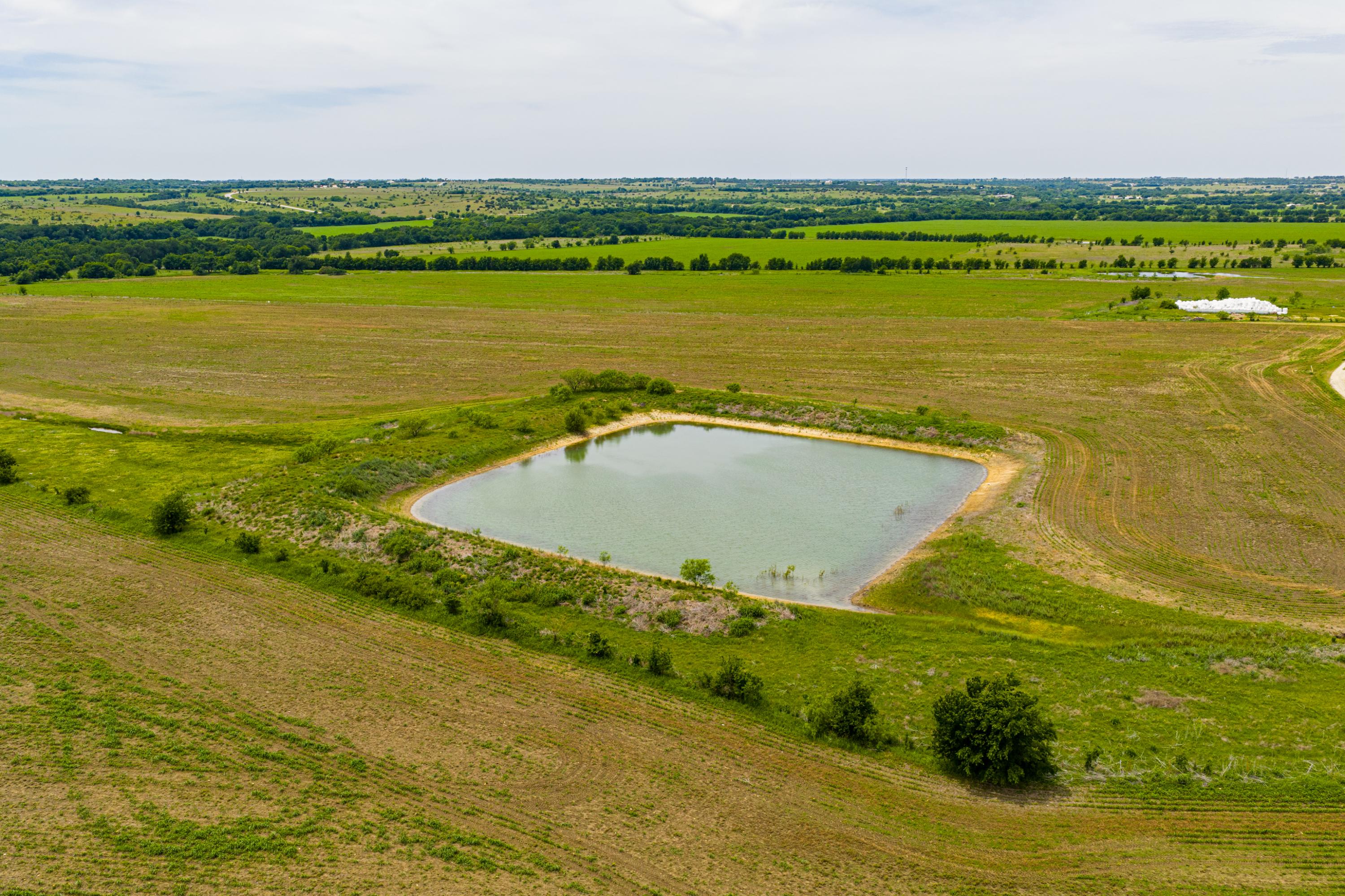  667 Acre Development Property With Two Miles Of Highway Frontage - 物件實景
