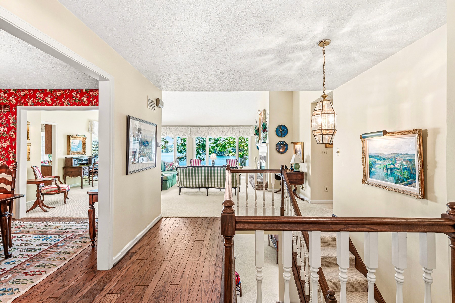  Beautifully Maintained Waterfront Home with Breathtaking Views - 物件實景
