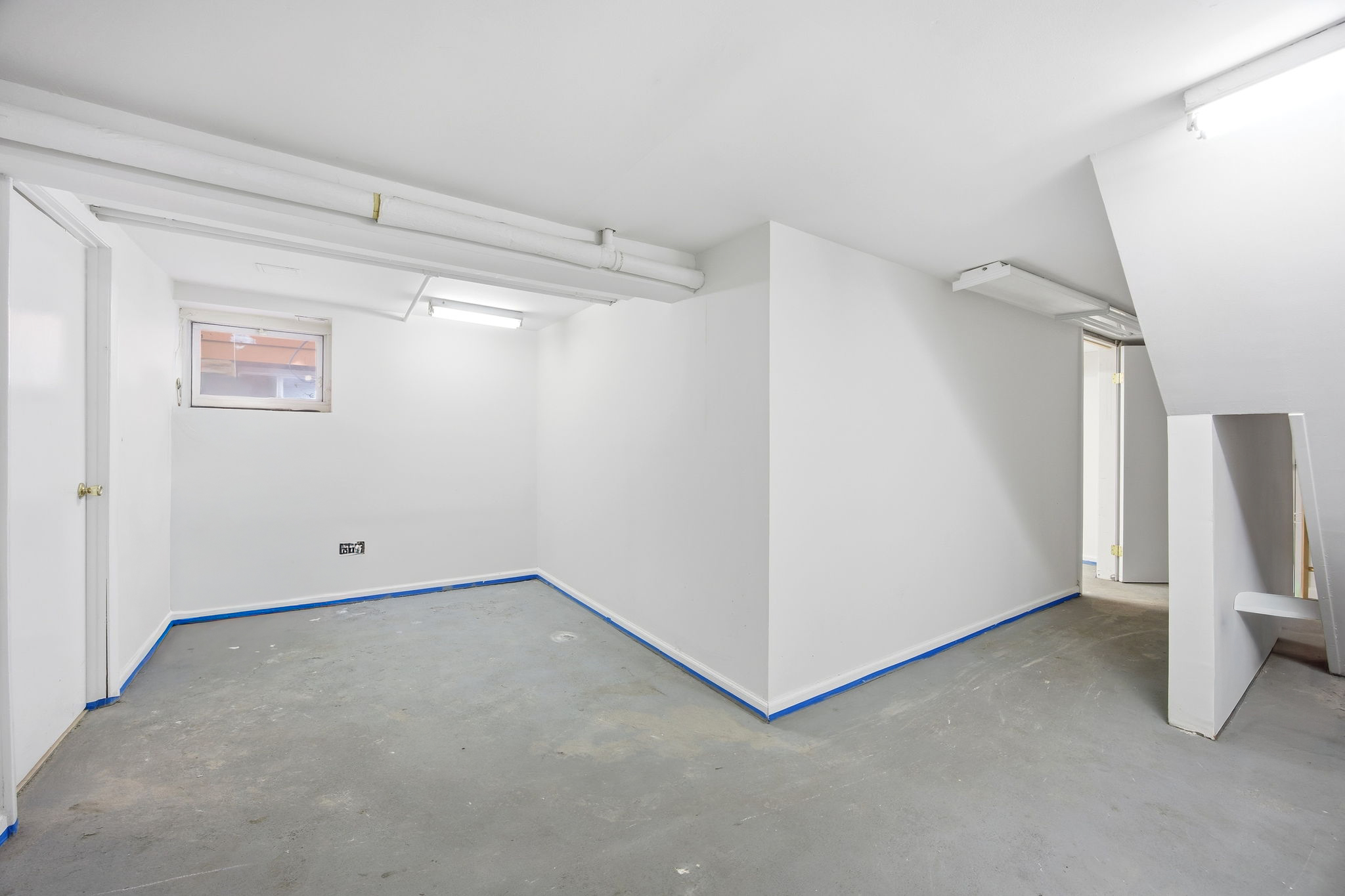  1077 E36th Street - 物件實景