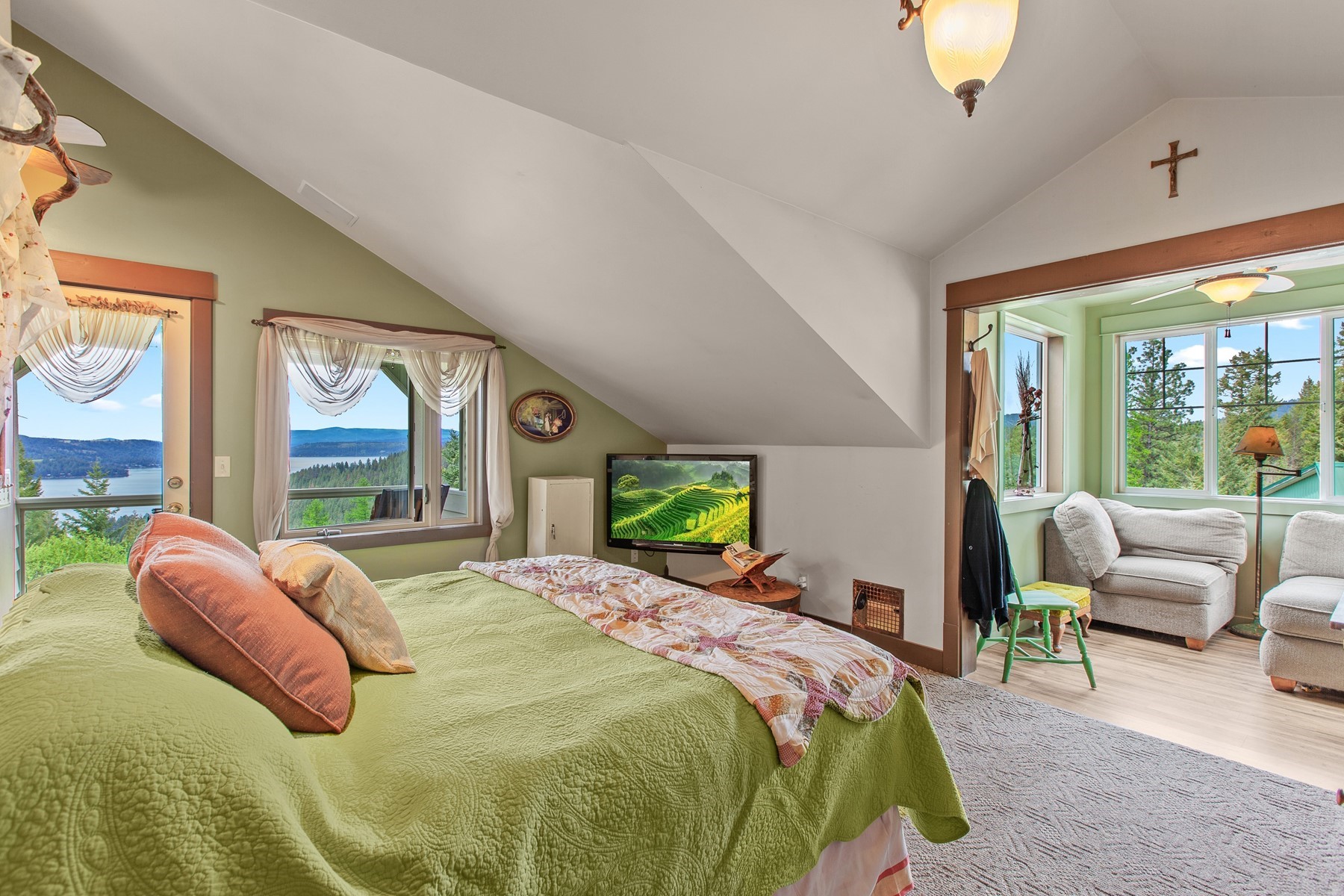  Beautiful Home with Expansive Lake Views - 物件實景