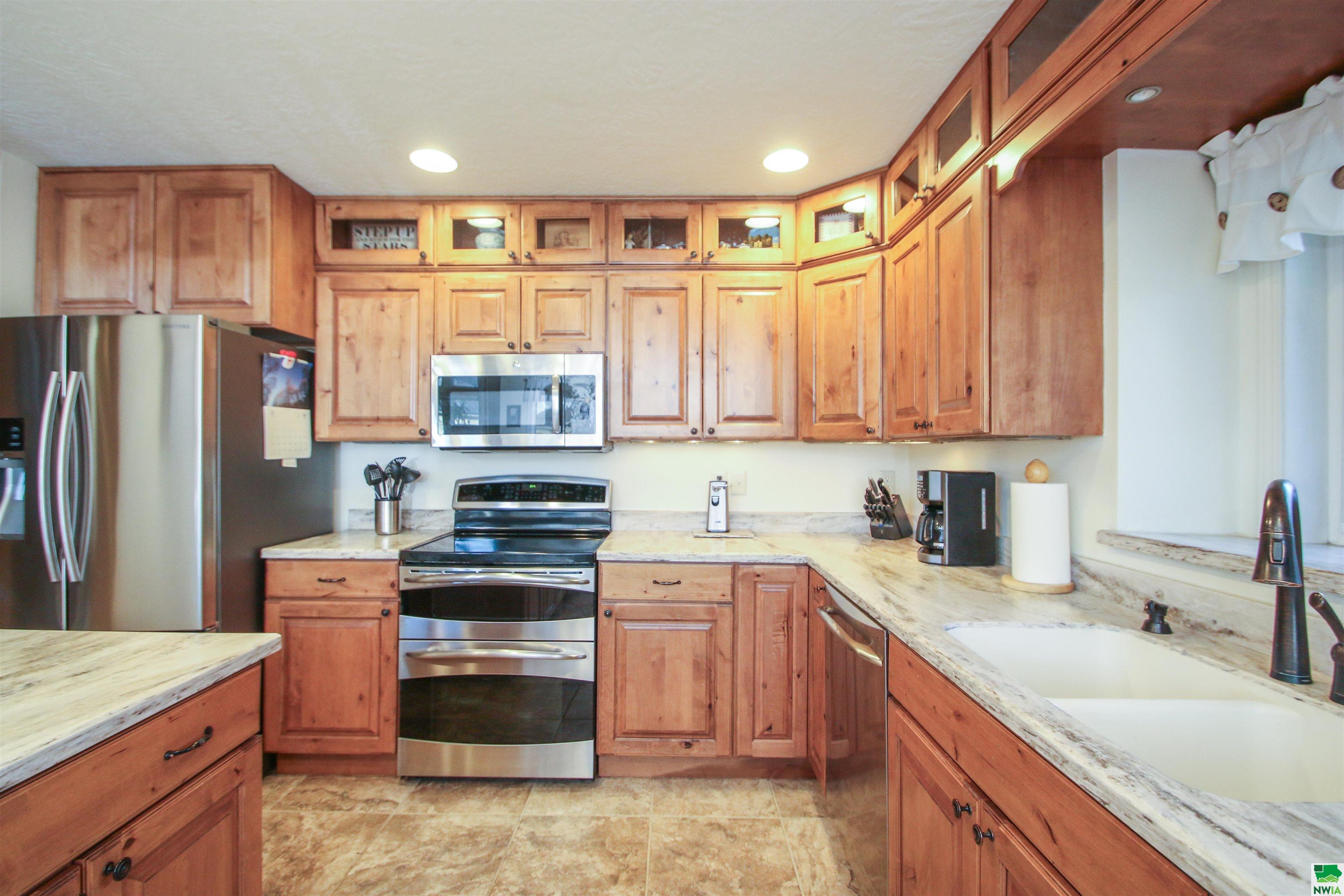 Dakota Dunes, South Dakota, 57049, United States, 5 Bedrooms Bedrooms, ,4 BathroomsBathrooms,Residential,For Sale,1928249