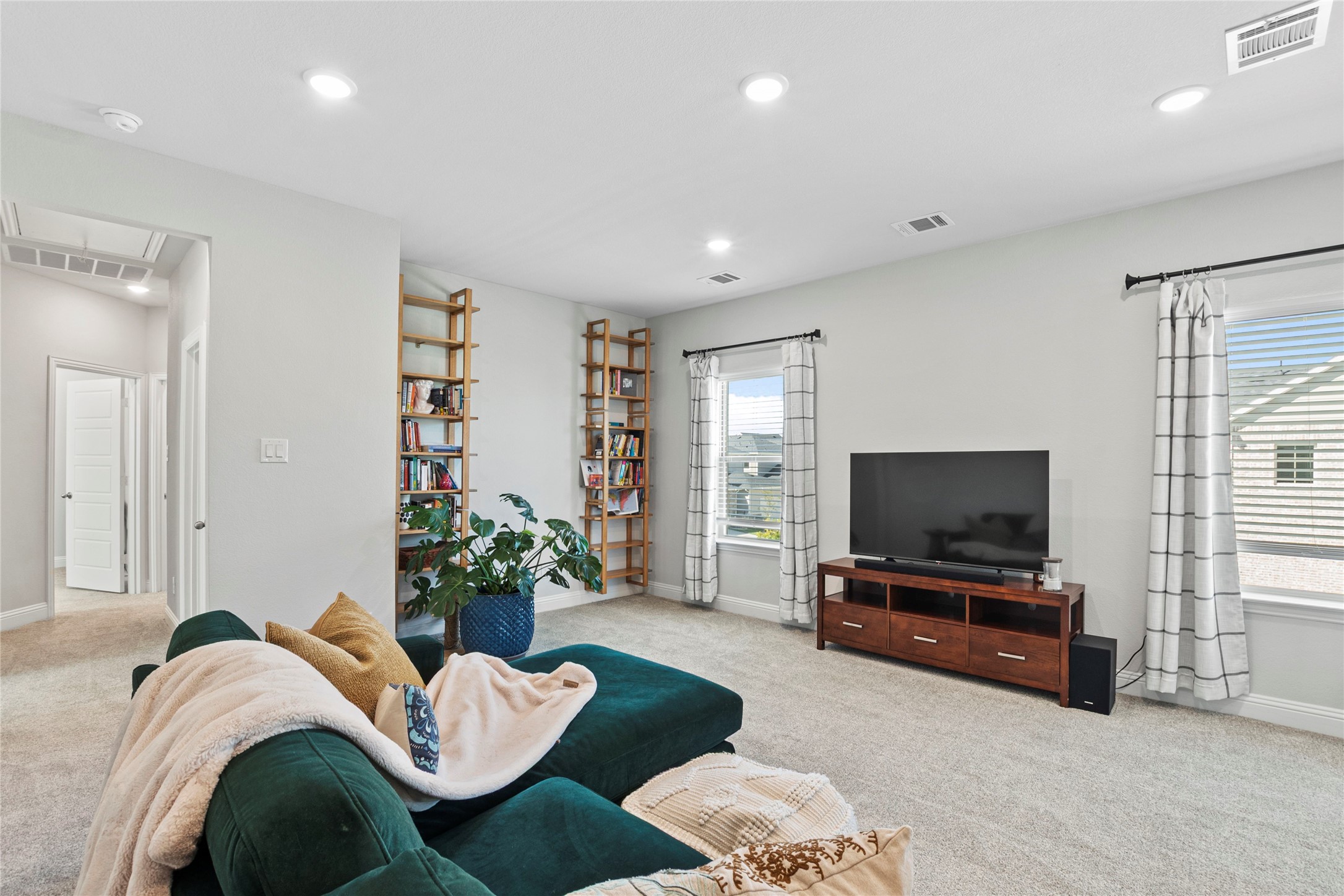 Rowlett, Texas, 75088, United States, 3 Bedrooms Bedrooms, ,3 BathroomsBathrooms,Residential,For Sale,1955209