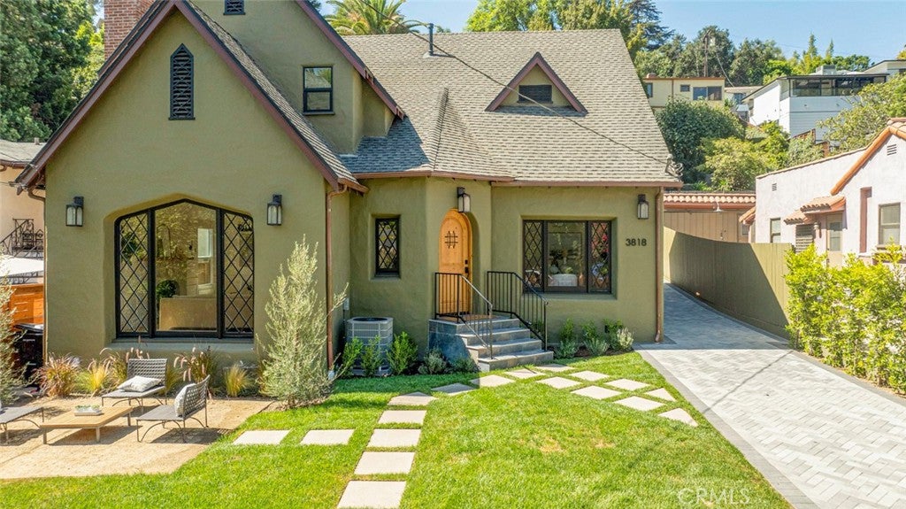 Los Angeles, California, 90027, United States, 4 Bedrooms Bedrooms, ,3 BathroomsBathrooms,Residential,For Sale,1942315