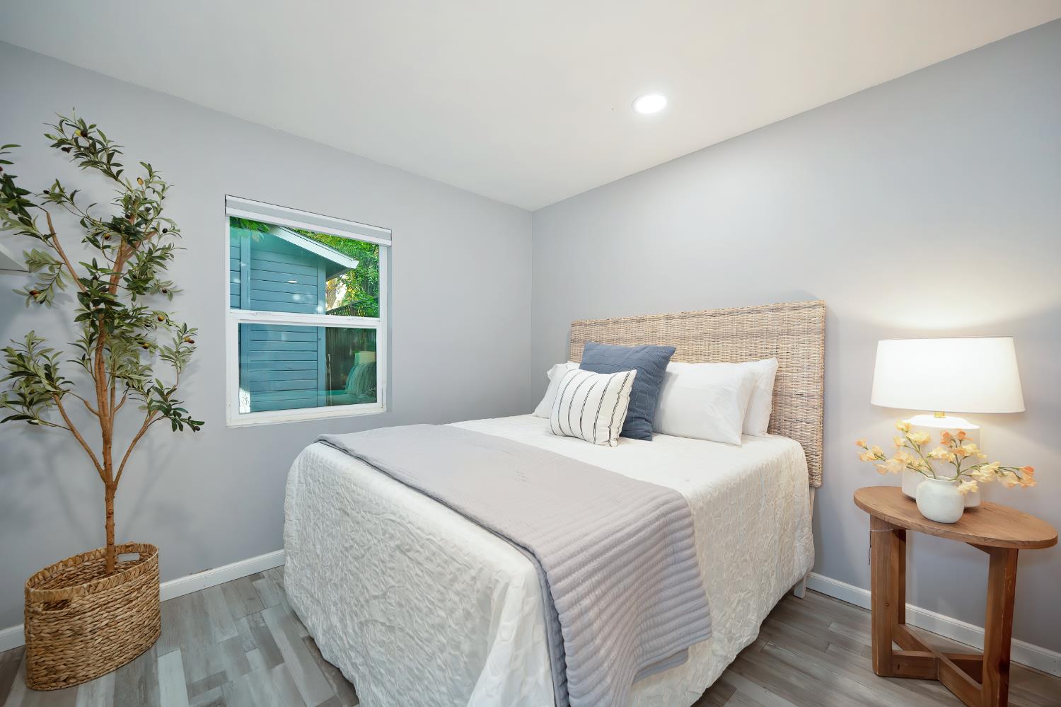 Sacramento, California, 95817, United States, 2 Bedrooms Bedrooms, ,1 BathroomBathrooms,Residential,For Sale,1991606