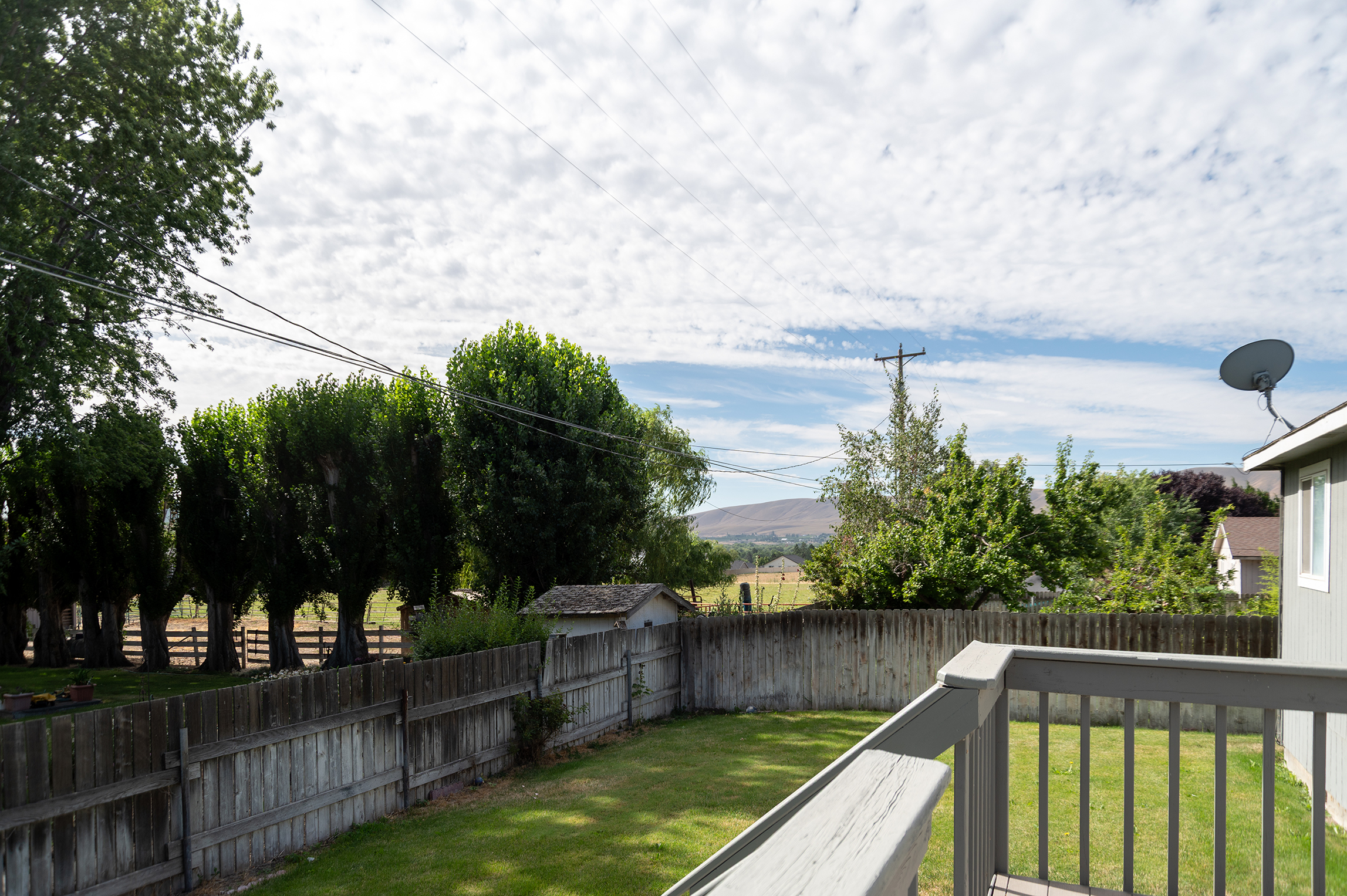  NEWLY UPDATED in Benton City - 物件實景