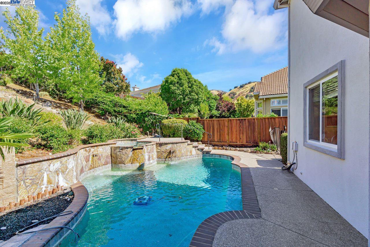 Concord, California, 94521, United States, 5 Bedrooms Bedrooms, ,3 BathroomsBathrooms,Residential,For Sale,1989306