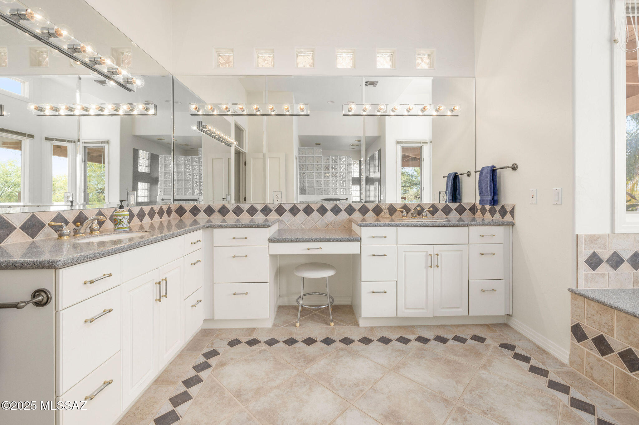 Tucson, Arizona, 85742, United States, 6 Bedrooms Bedrooms, ,6 BathroomsBathrooms,Residential,For Sale,1828344