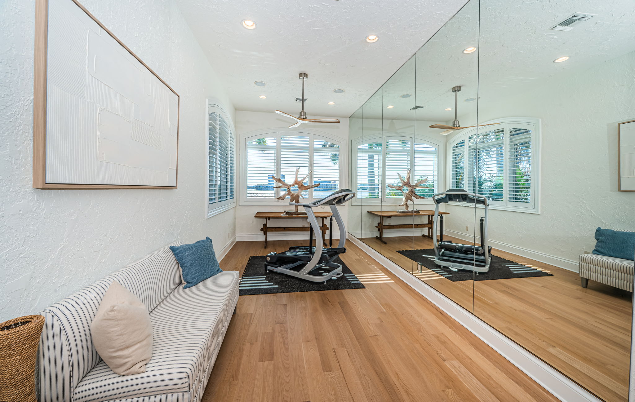 St Petersburg, Florida, 33707, United States, 5 Bedrooms Bedrooms, ,5 BathroomsBathrooms,Residential,For Sale,2007772