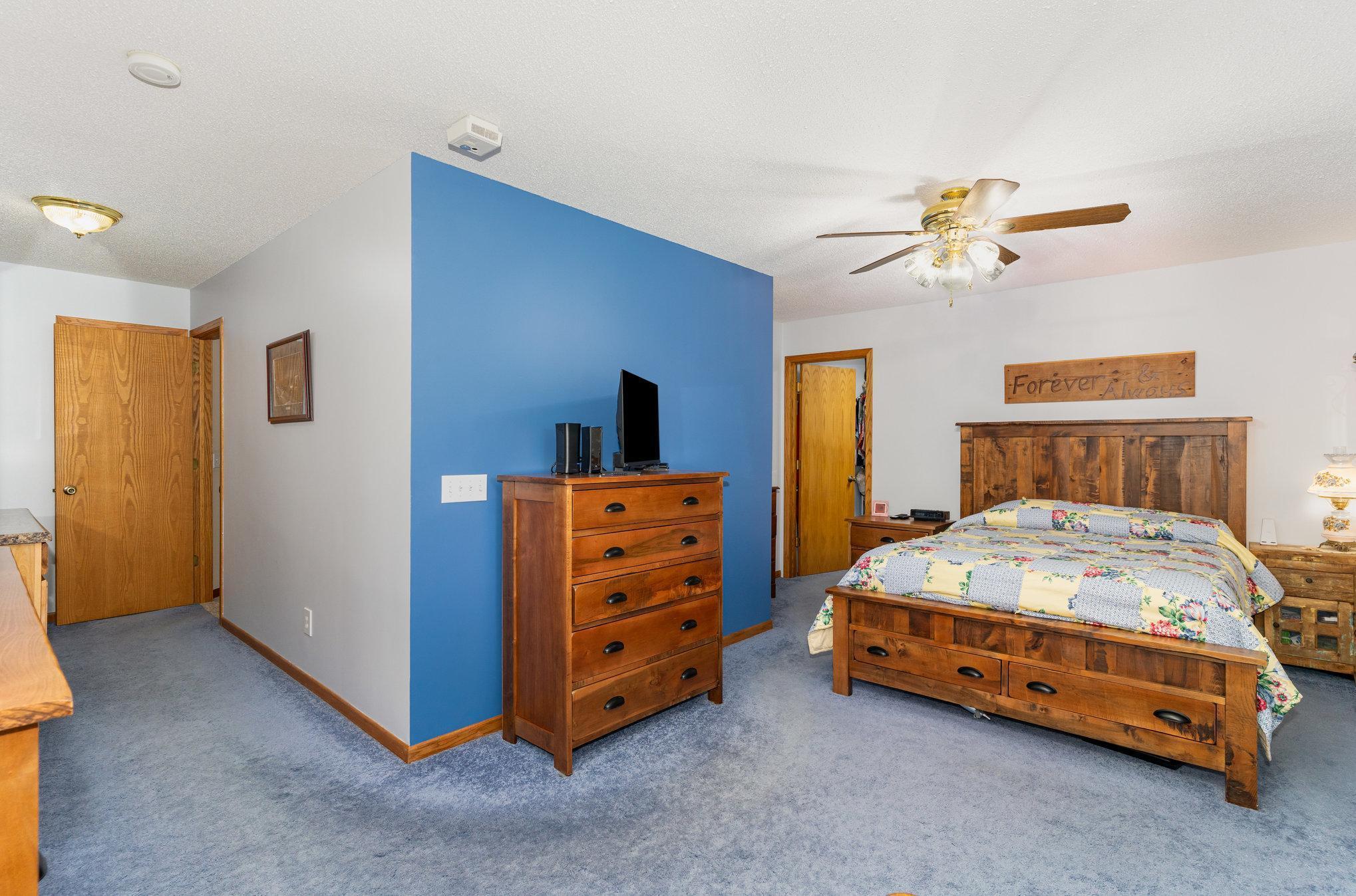 Lakeville, Minnesota, 55044, United States, 5 Bedrooms Bedrooms, ,1 BathroomBathrooms,Residential,For Sale,1989528