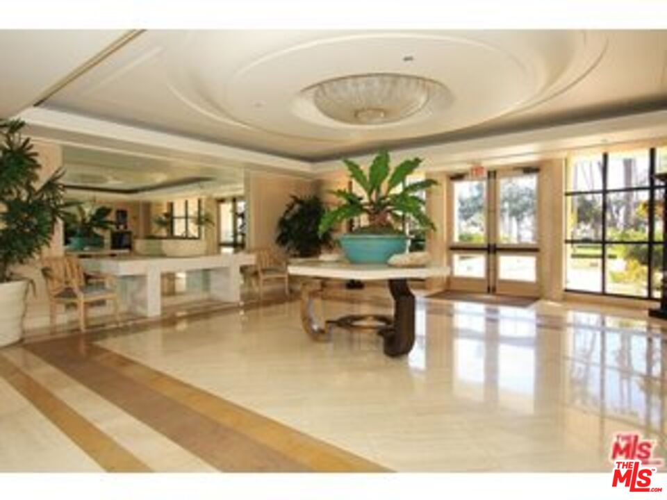 Santa Monica, California, 90402, United States, 2 Bedrooms Bedrooms, ,2 BathroomsBathrooms,Residential,For Sale,1901318