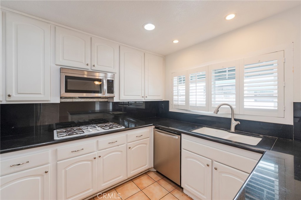 Huntington Beach, California, 92648, United States, 4 Bedrooms Bedrooms, ,3 BathroomsBathrooms,Residential,For Sale,1989716