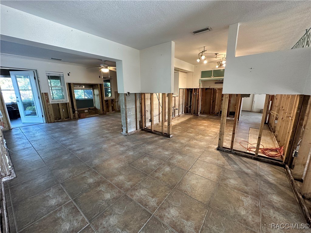 Crystal River, Florida, 34429, United States, 4 Bedrooms Bedrooms, ,3 BathroomsBathrooms,Residential,For Sale,1996734