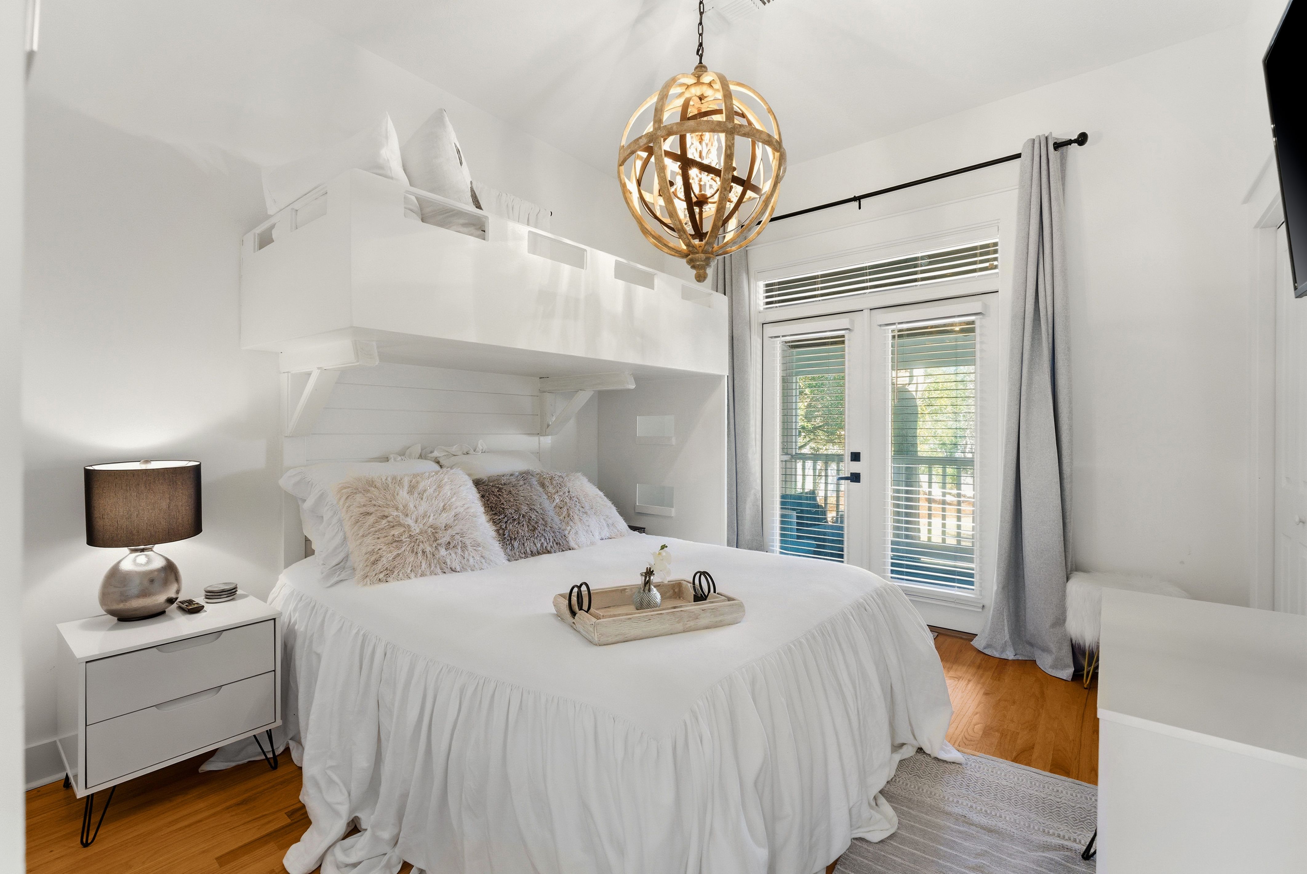  Single Story Home Located on Private Street with Deeded Beach Access - 物件實景