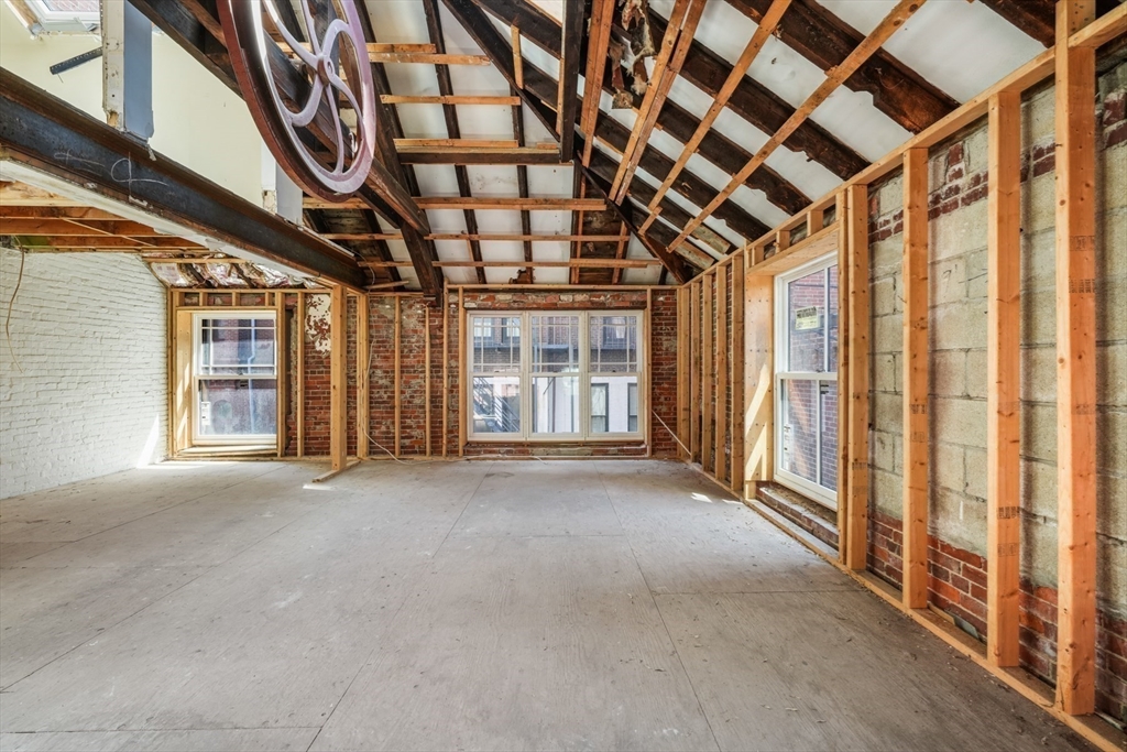 Boston, Massachusetts, 02116, United States, 3 Bedrooms Bedrooms, ,2 BathroomsBathrooms,Residential,For Sale,1810578