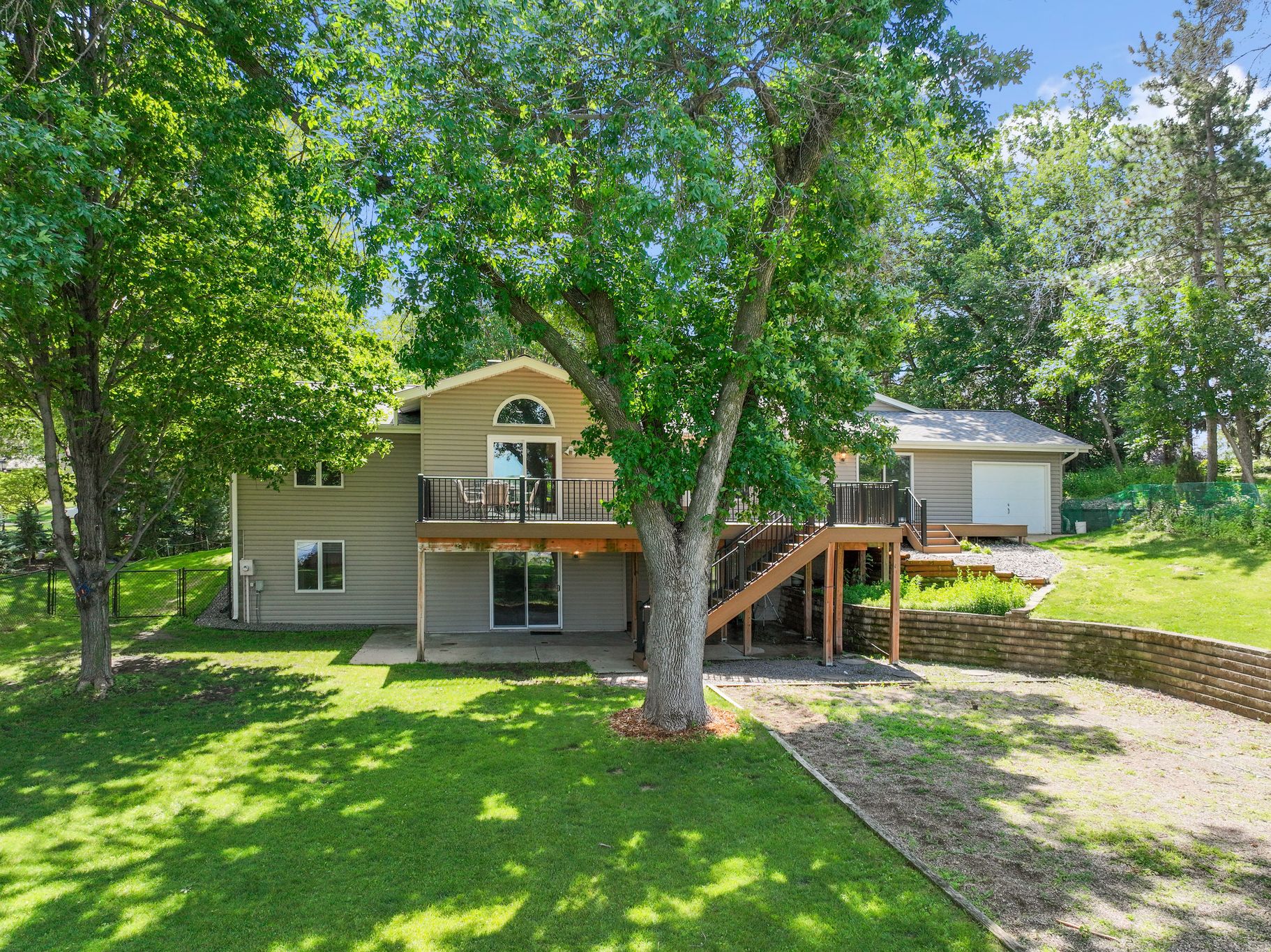  Exceptional Crystal Lake Retreat with Expansive Lakefront Living - 物件實景