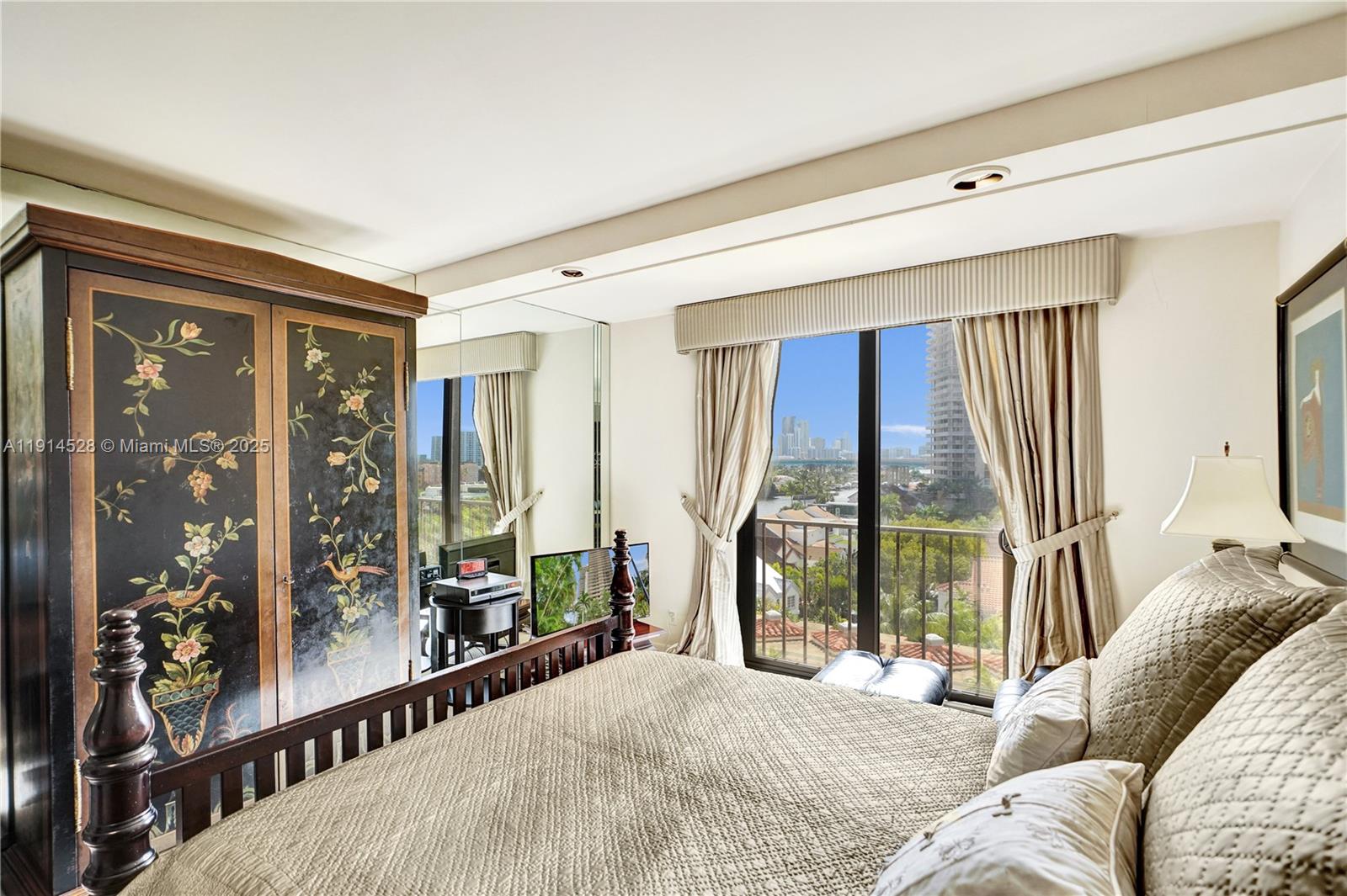 Aventura, Florida, 33180, United States, 2 Bedrooms Bedrooms, ,2 BathroomsBathrooms,Residential,For Sale,1994383