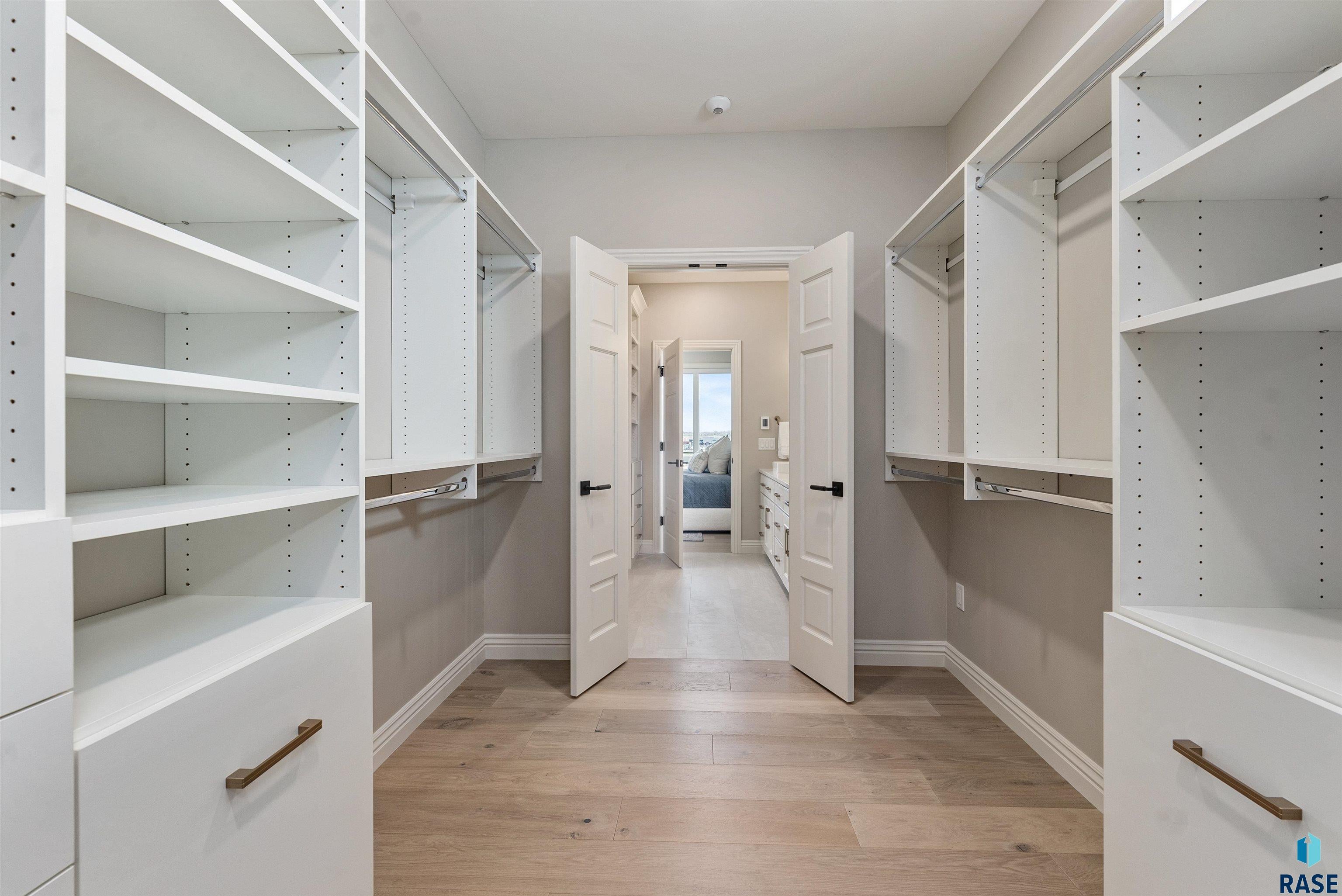 Sioux Falls, South Dakota, 57106, United States, ,Residential,For Sale,1986219