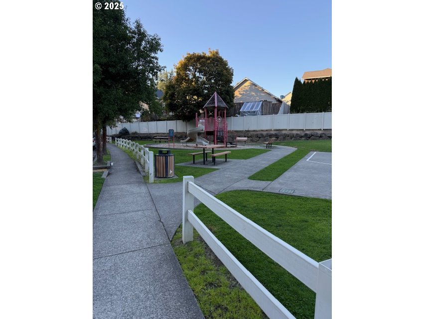 Ridgefield, Washington, 98642, United States, 4 Bedrooms Bedrooms, ,2 BathroomsBathrooms,Residential,For Sale,1965186