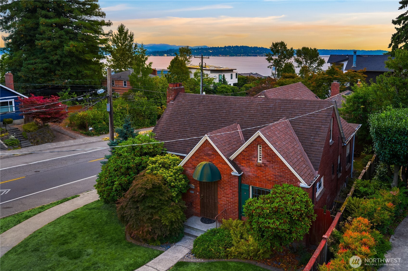 Seattle, Washington, 98122, United States, 3 Bedrooms Bedrooms, ,2 BathroomsBathrooms,Residential,For Sale,1987747